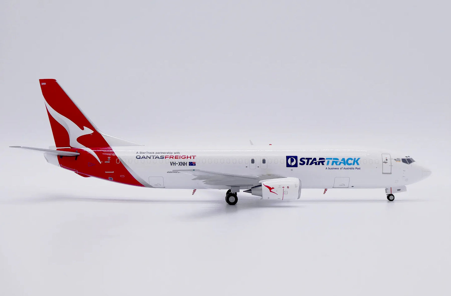 JC WINGS B737-400SF QANTAS FREIGHT "STARTRACK" REG: VH-XNH
