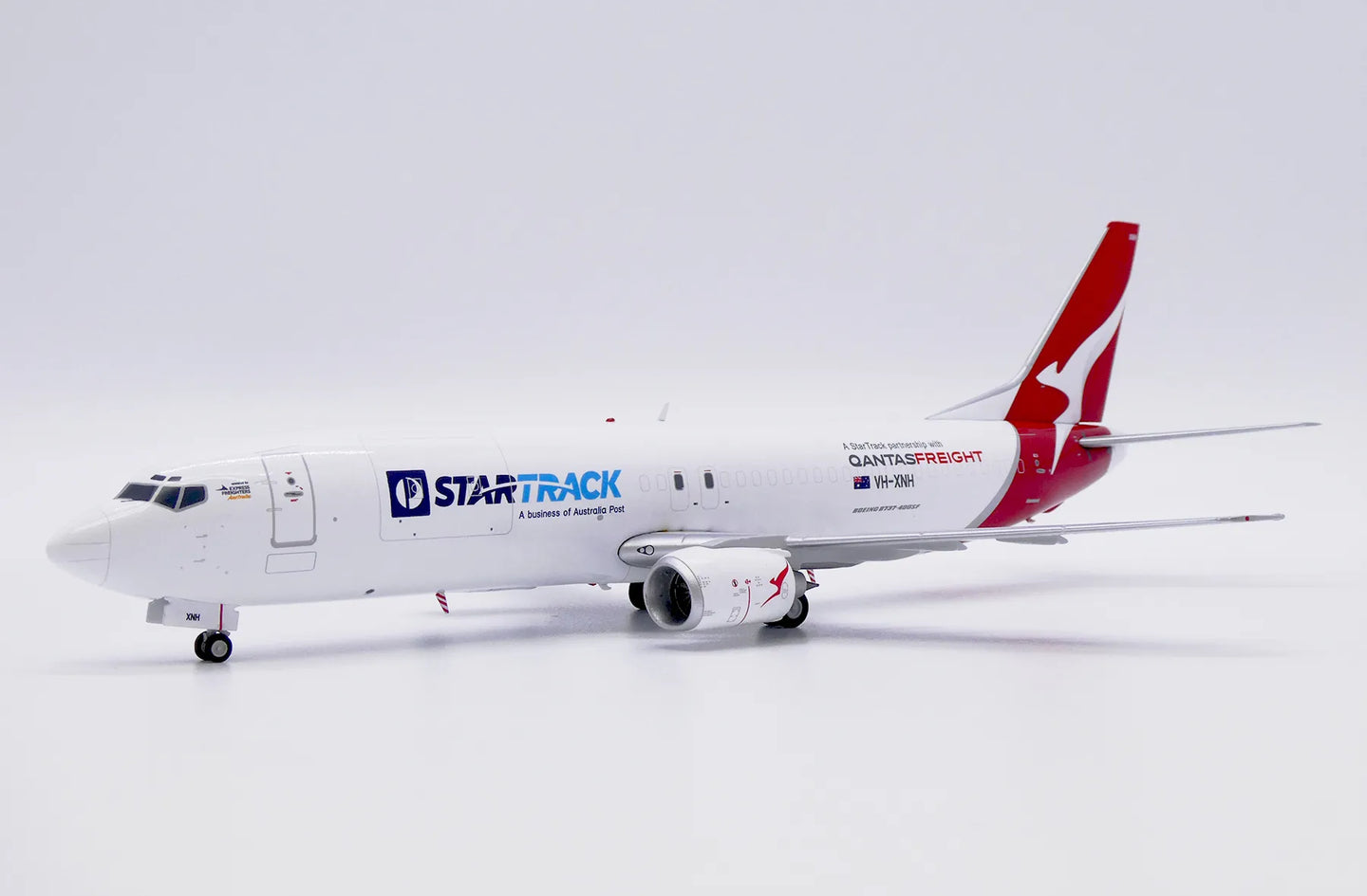 JC WINGS B737-400SF QANTAS FREIGHT "STARTRACK" REG: VH-XNH
