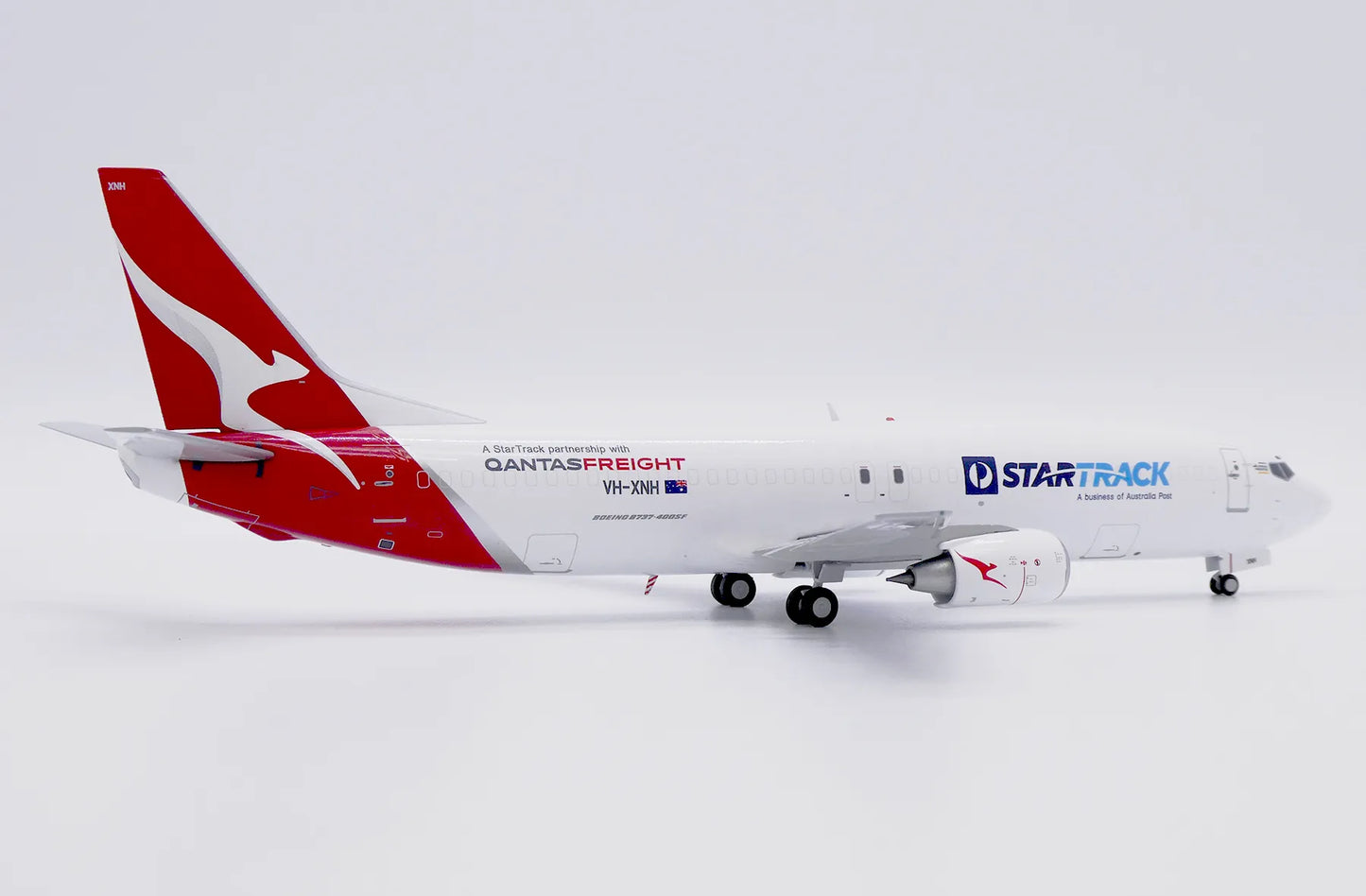 JC WINGS B737-400SF QANTAS FREIGHT "STARTRACK" REG: VH-XNH