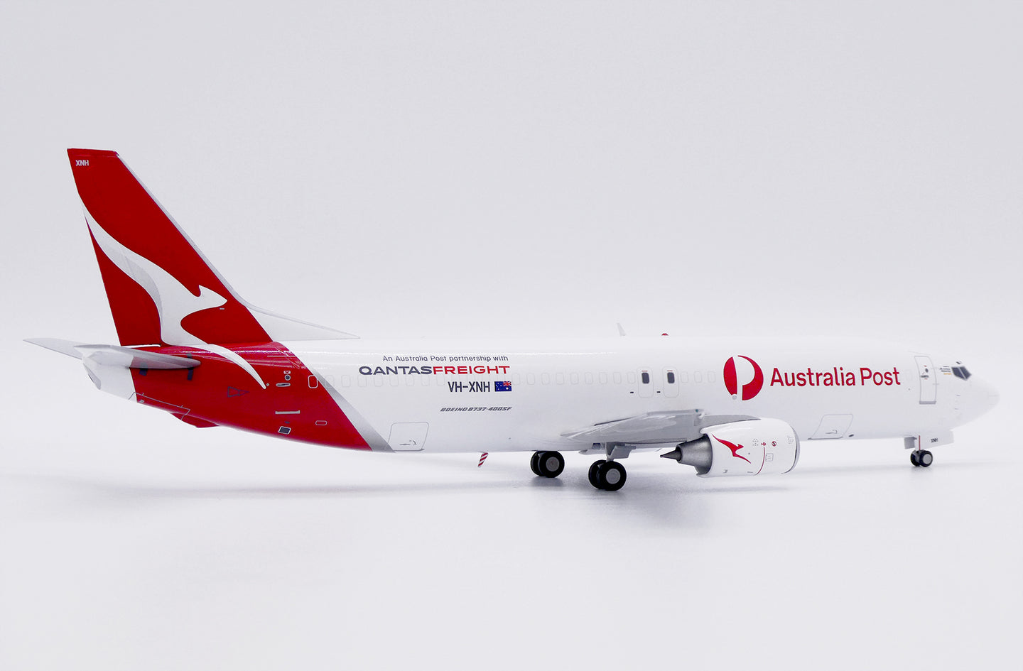 JC WINGS B737-400(SF) QANTAS FREIGHT "AUSTRALIA POST" REG: VH-XNH
