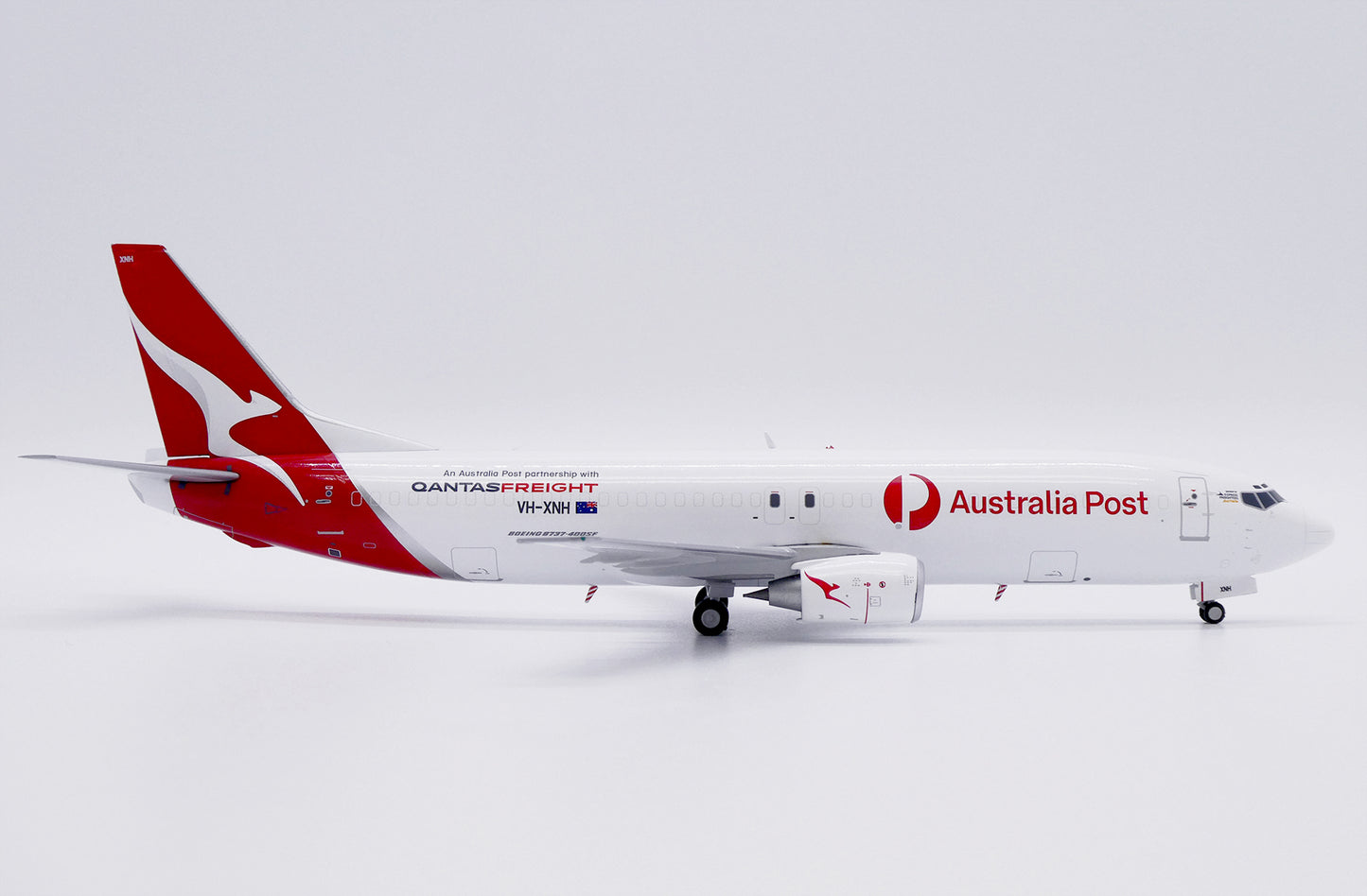 JC WINGS B737-400(SF) QANTAS FREIGHT "AUSTRALIA POST" REG: VH-XNH