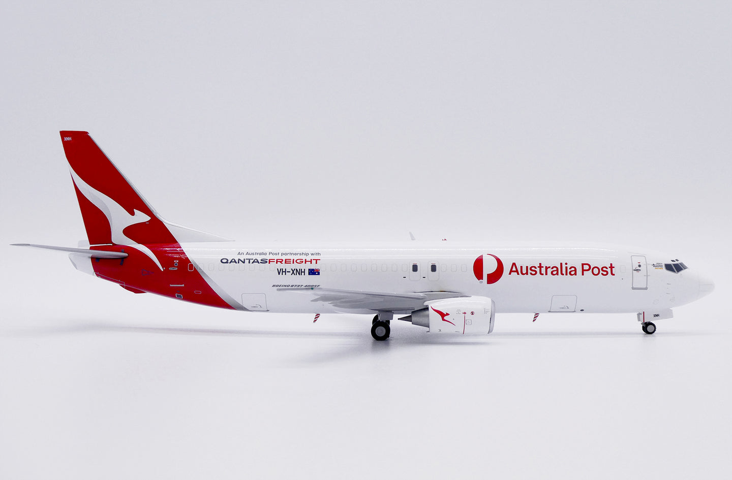 JC WINGS B737-400(SF) QANTAS FREIGHT "AUSTRALIA POST" REG: VH-XNH