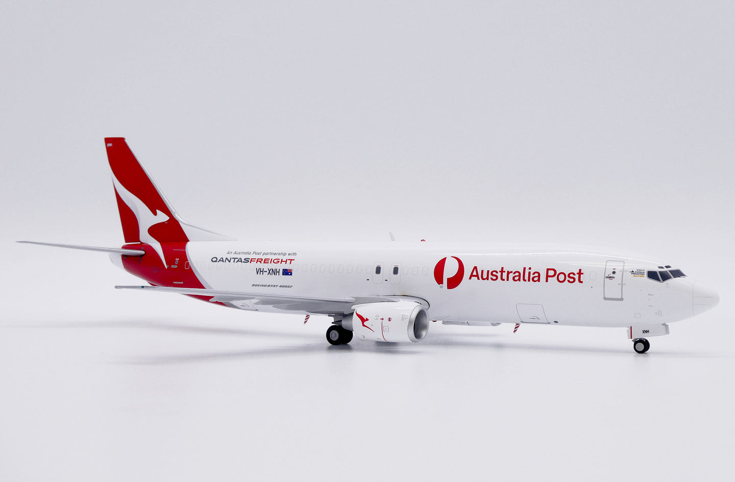 JC WINGS B737-400(SF) QANTAS FREIGHT "AUSTRALIA POST" REG: VH-XNH