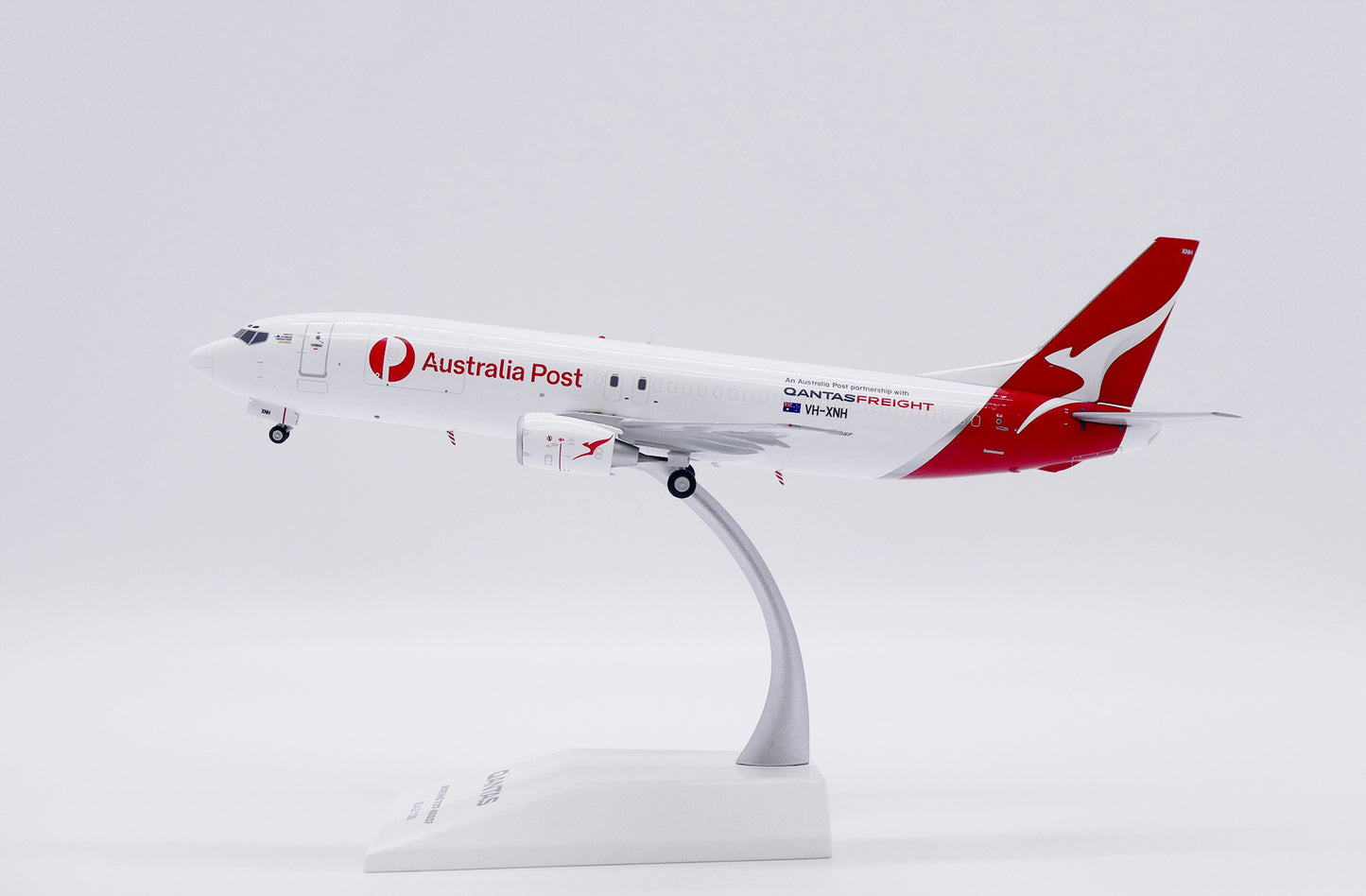 JC WINGS B737-400(SF) QANTAS FREIGHT "AUSTRALIA POST" REG: VH-XNH