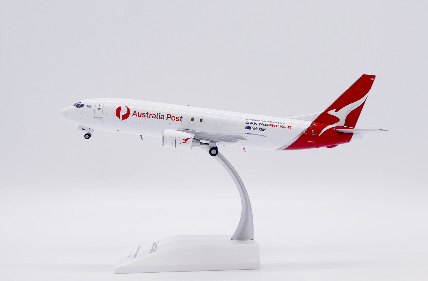 JC WINGS B737-400(SF) QANTAS FREIGHT "AUSTRALIA POST" REG: VH-XNH