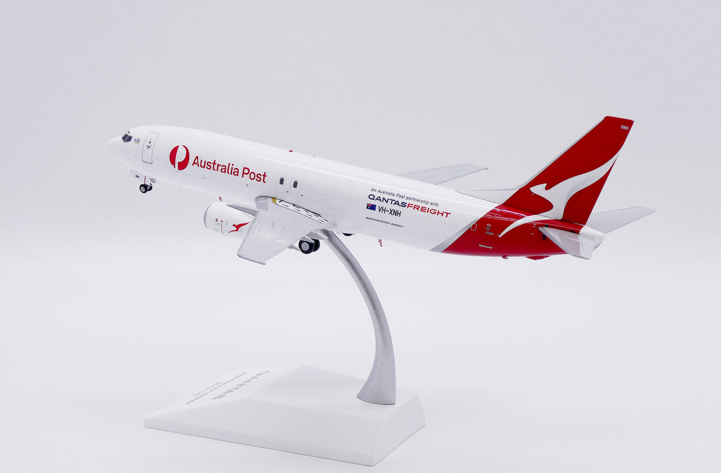 JC WINGS B737-400(SF) QANTAS FREIGHT "AUSTRALIA POST" REG: VH-XNH