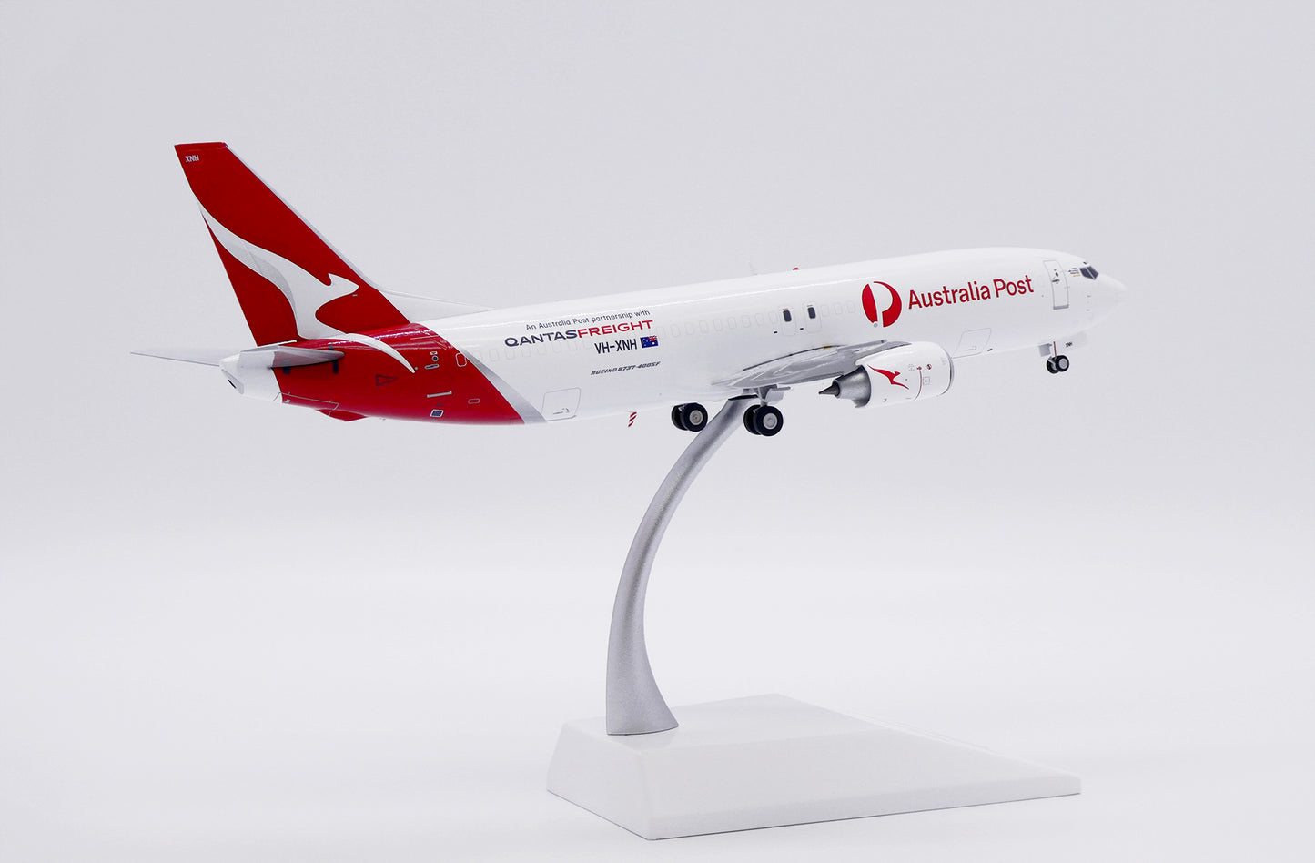 JC WINGS B737-400(SF) QANTAS FREIGHT "AUSTRALIA POST" REG: VH-XNH