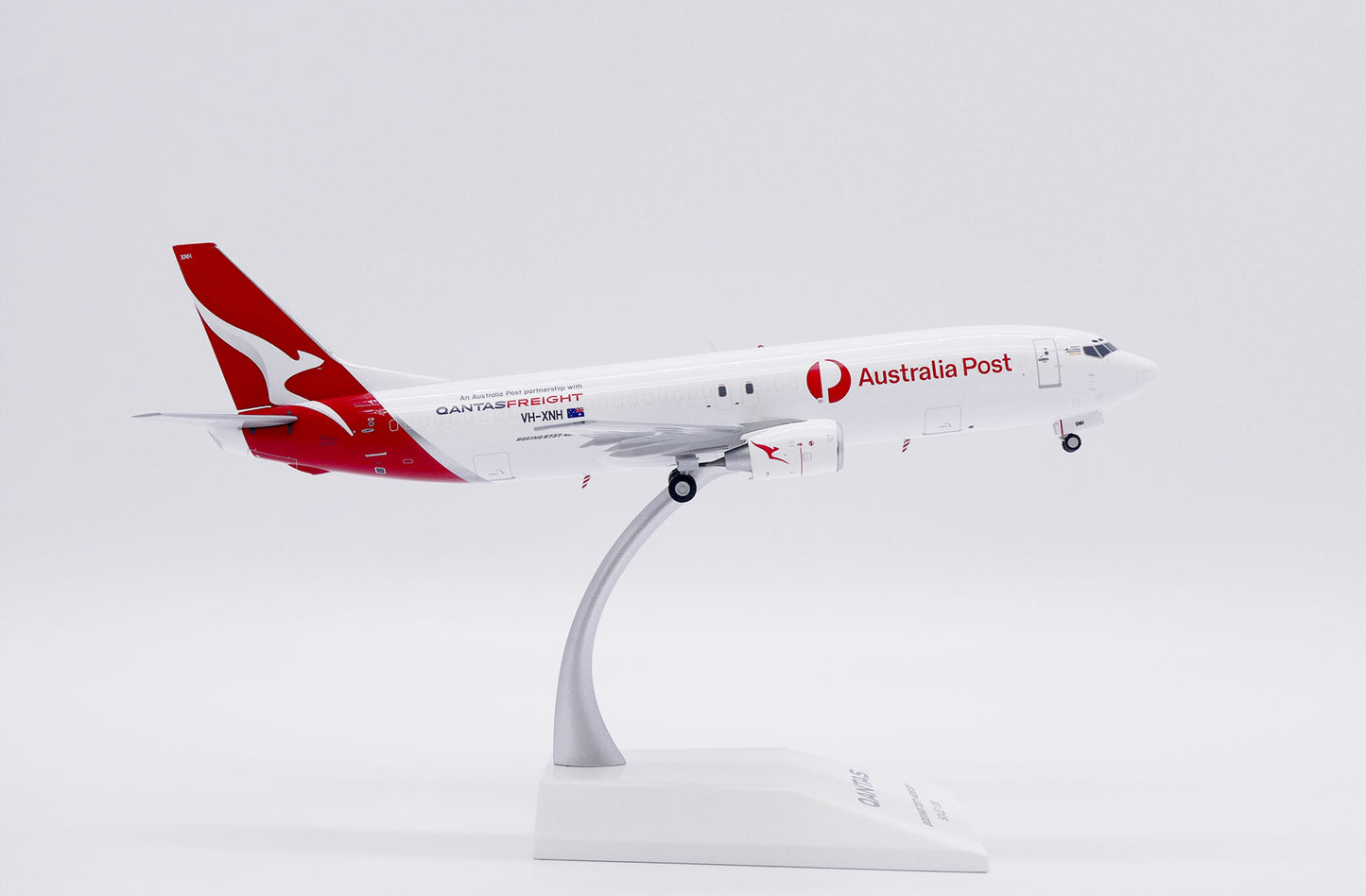 JC WINGS B737-400(SF) QANTAS FREIGHT "AUSTRALIA POST" REG: VH-XNH