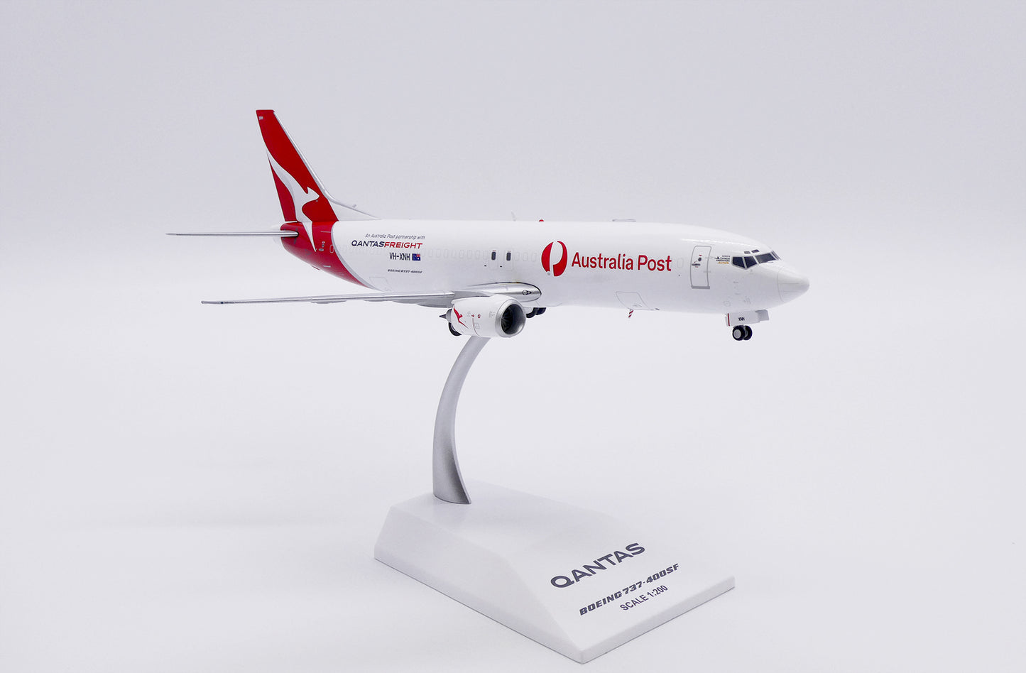 JC WINGS B737-400(SF) QANTAS FREIGHT "AUSTRALIA POST" REG: VH-XNH