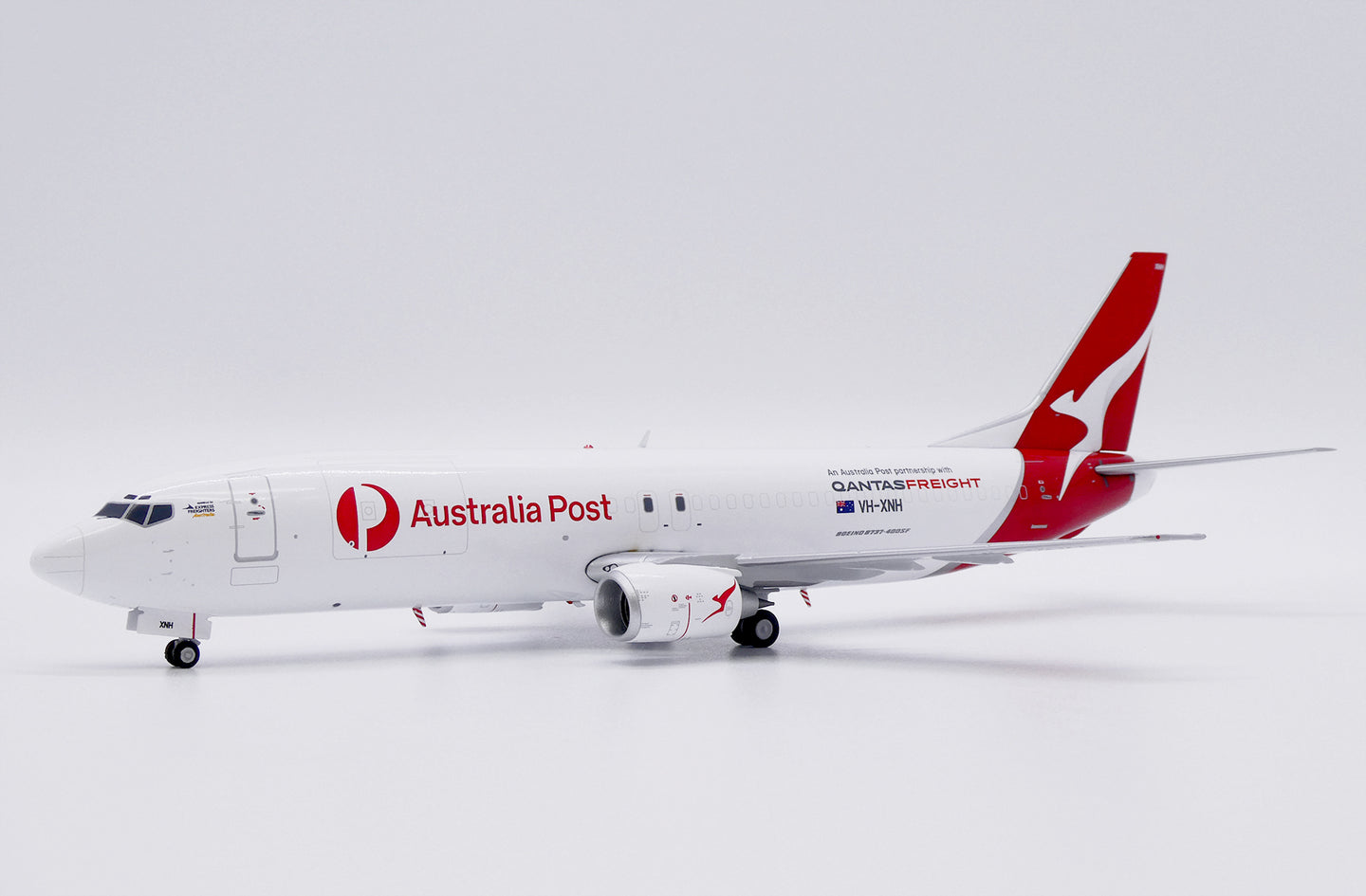 JC WINGS B737-400(SF) QANTAS FREIGHT "AUSTRALIA POST" REG: VH-XNH