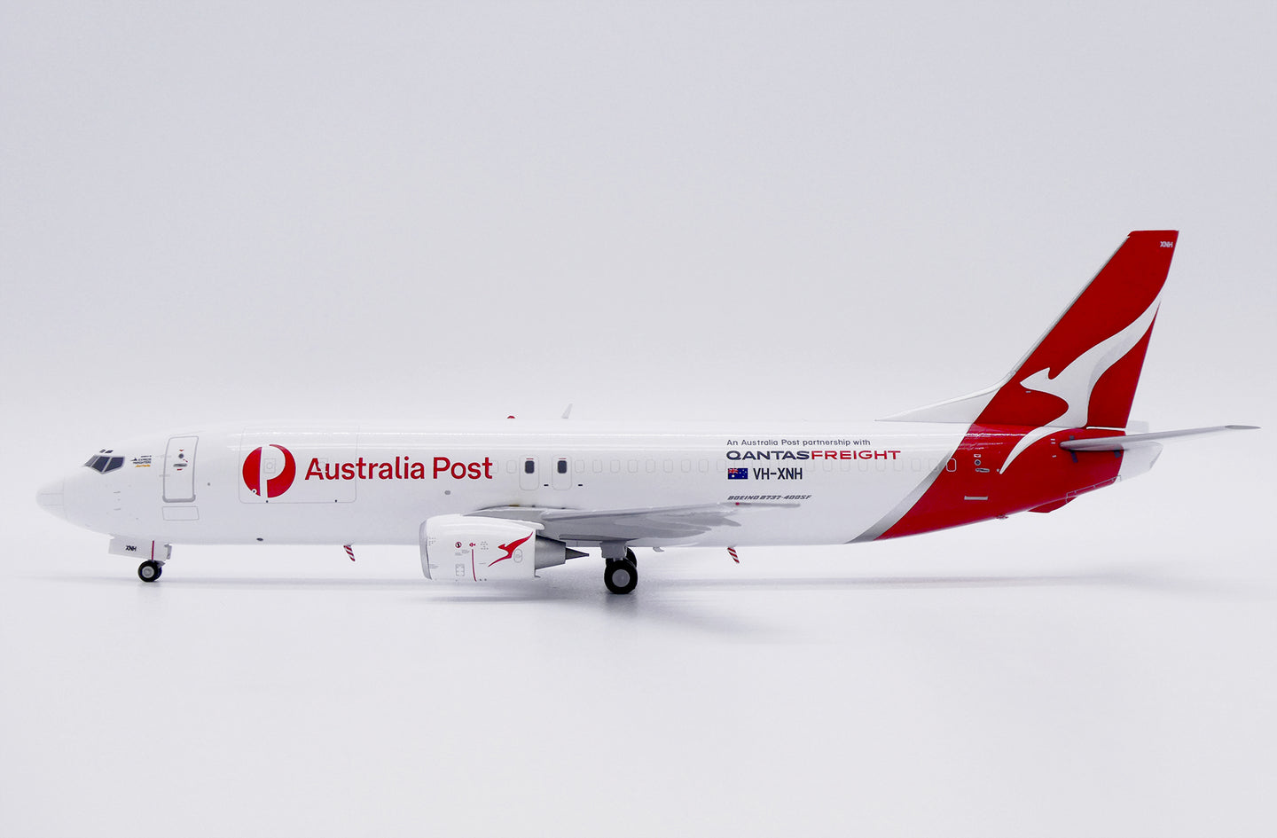 JC WINGS B737-400(SF) QANTAS FREIGHT "AUSTRALIA POST" REG: VH-XNH