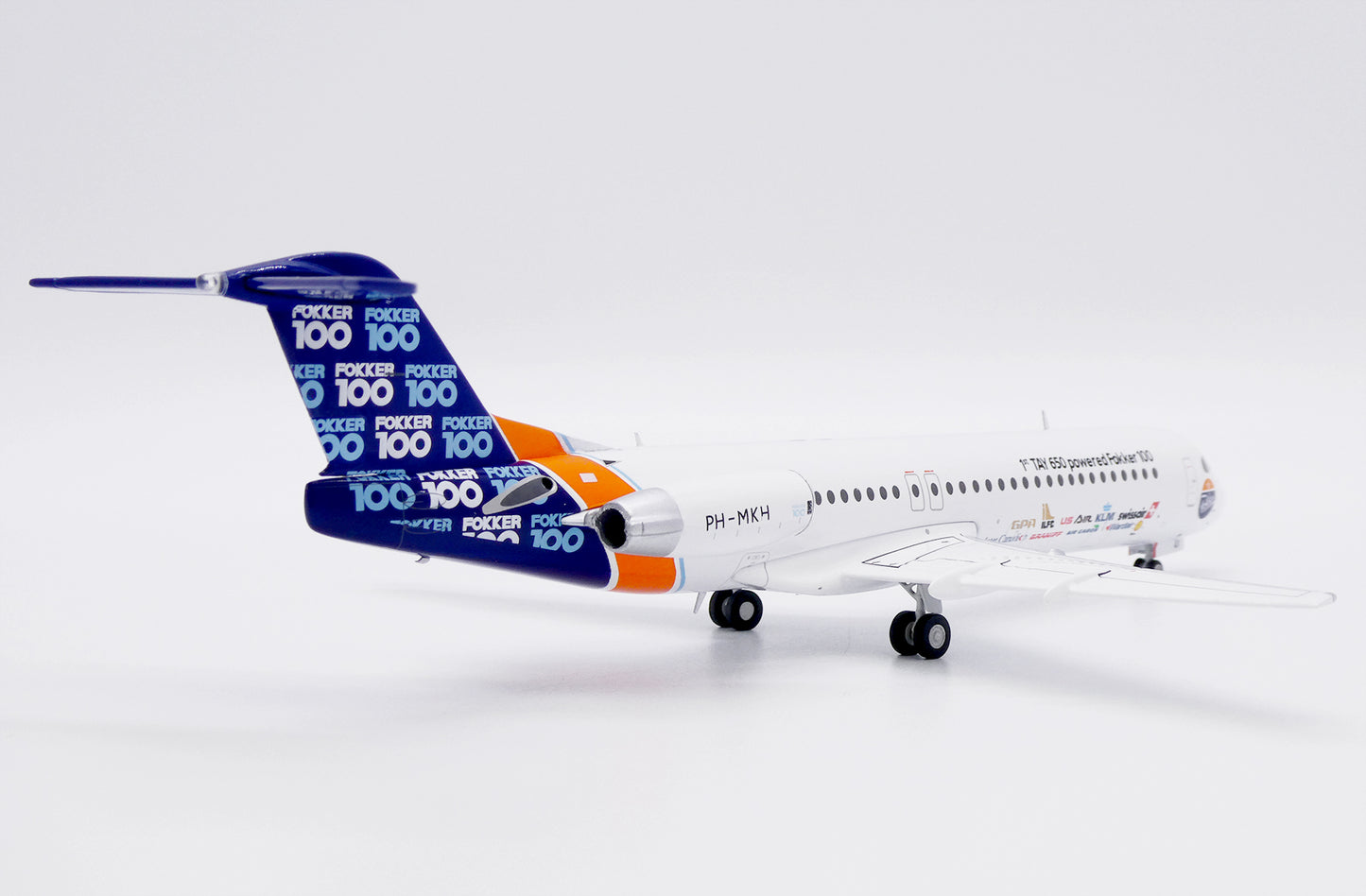 JC WINGS FOKKER 100 HOUSE COLOUR "1ST TAY 650 POWERED FOKKER 100" REG: PH-MKH