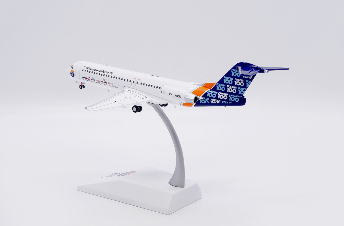 JC WINGS FOKKER 100 HOUSE COLOUR "1ST TAY 650 POWERED FOKKER 100" REG: PH-MKH