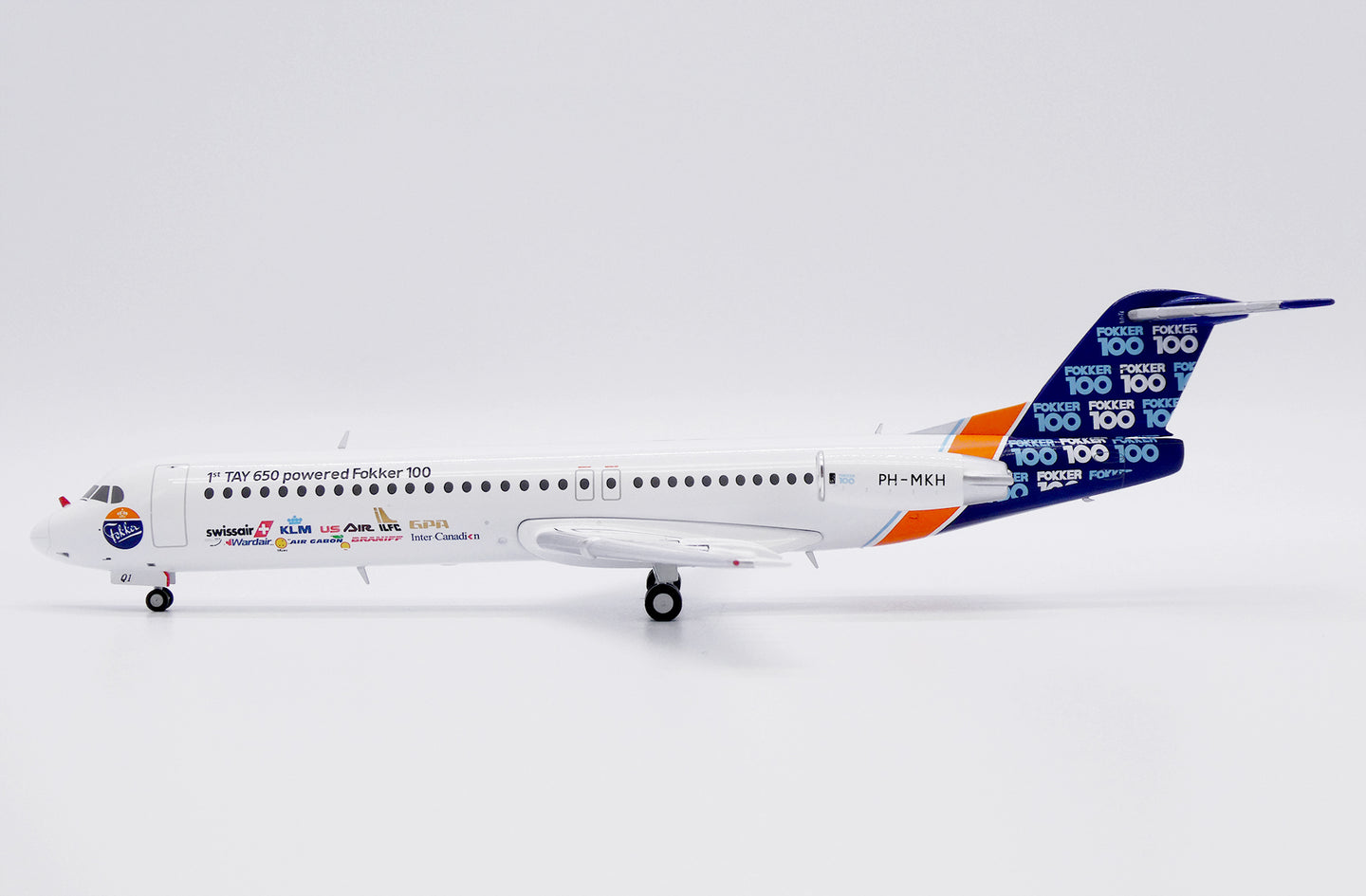 JC WINGS FOKKER 100 HOUSE COLOUR "1ST TAY 650 POWERED FOKKER 100" REG: PH-MKH