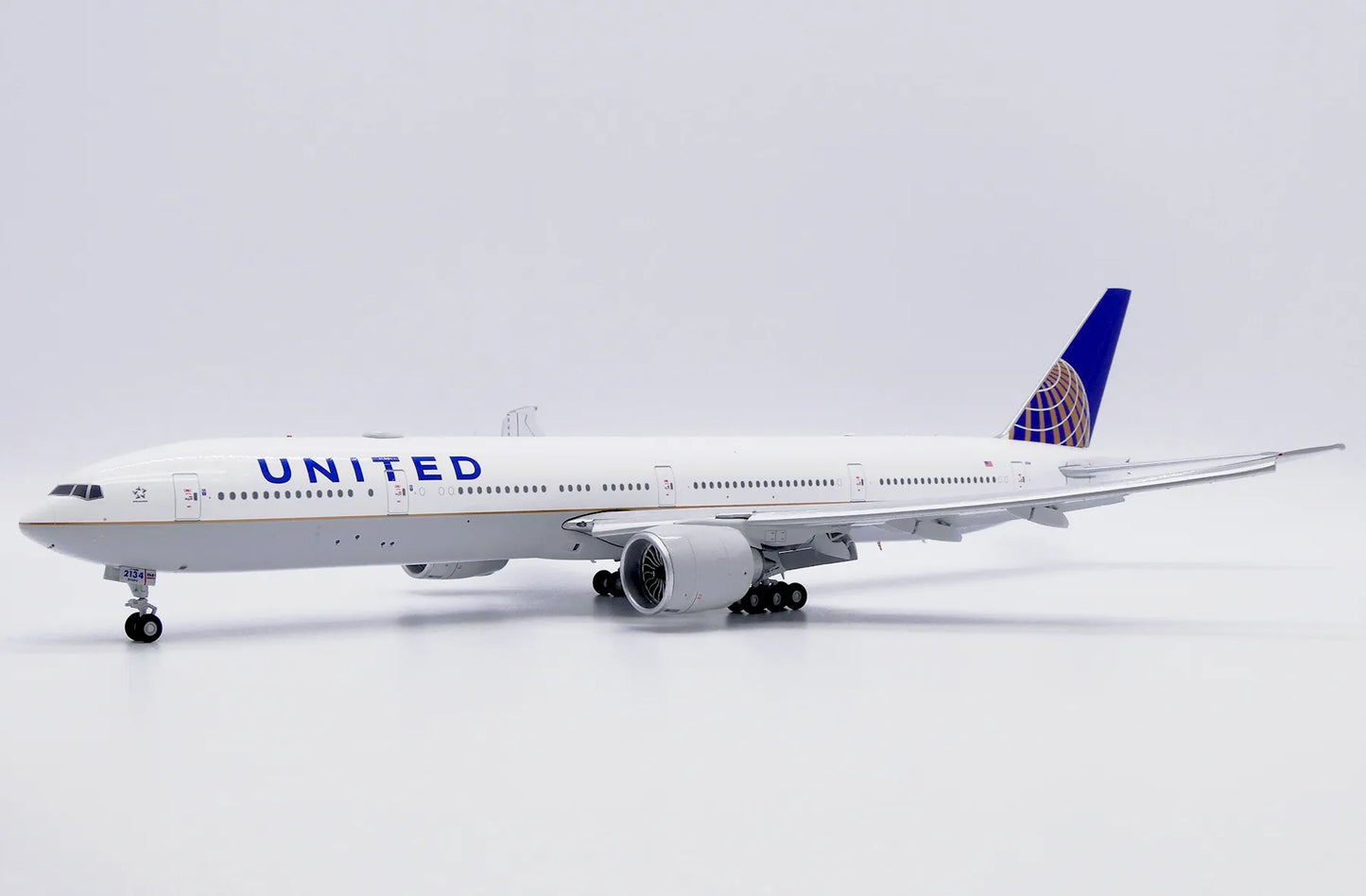 JC WINGS B777-300ER UNITED AIRLINES (FLAPS DOWN) REG: N2534U