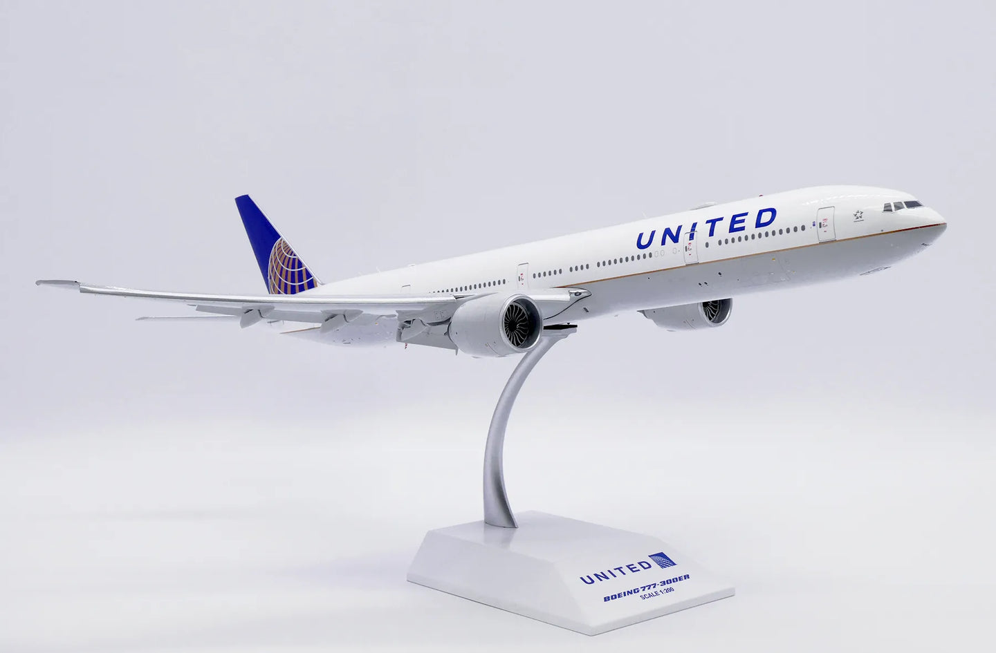 JC WINGS B777-300ER UNITED AIRLINES (FLAPS DOWN) REG: N2534U