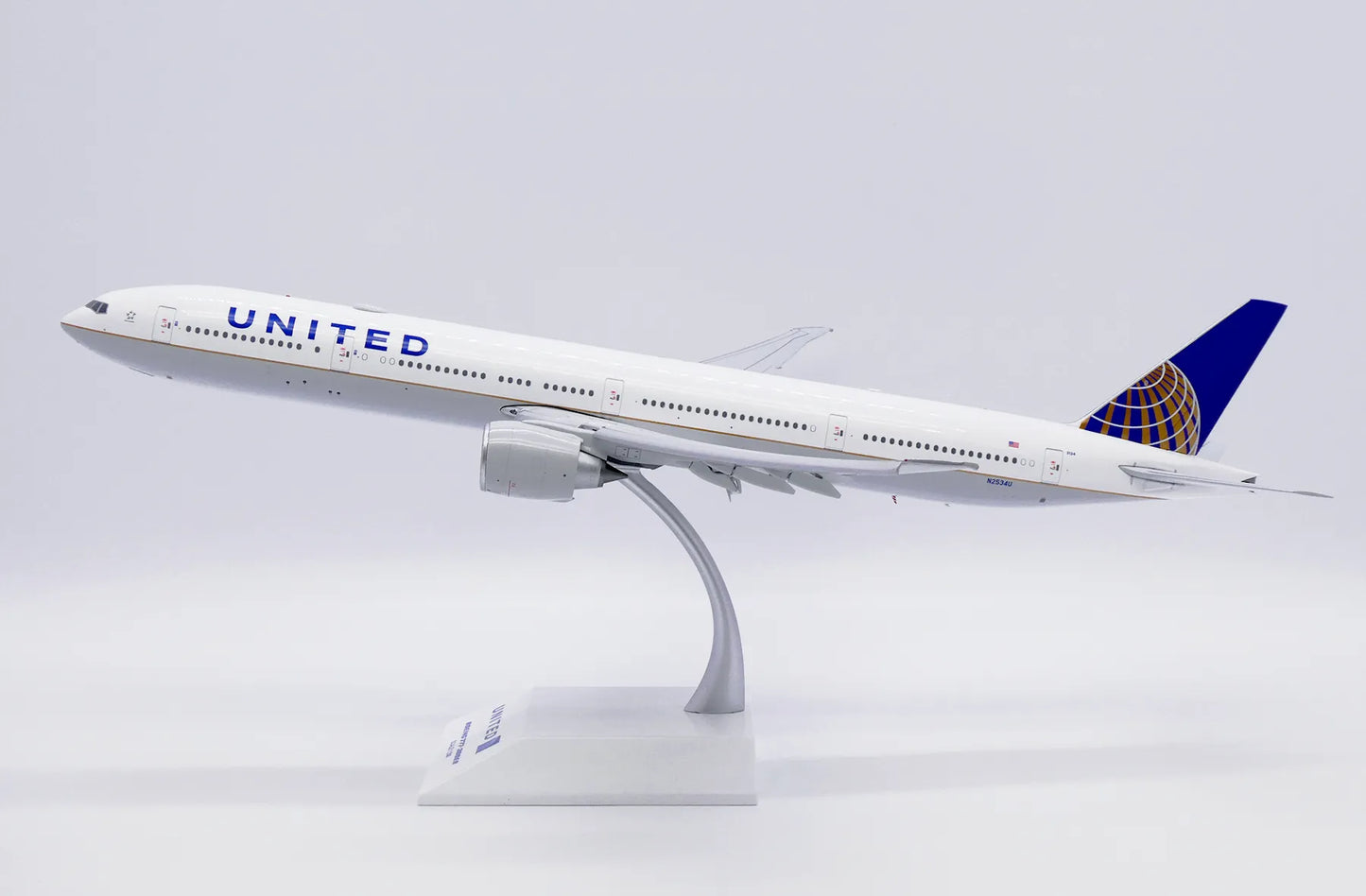 JC WINGS B777-300ER UNITED AIRLINES (FLAPS DOWN) REG: N2534U