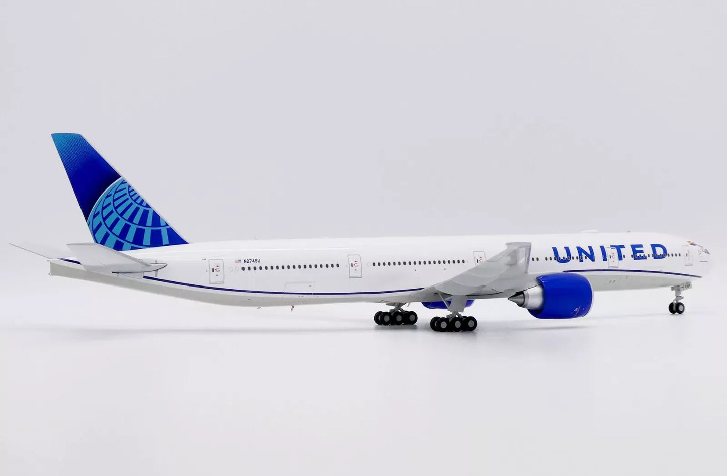 JC WINGS B777-300ER UNITED AIRLINES "SYDNEY WORLD PRIDE" REG: N2749U