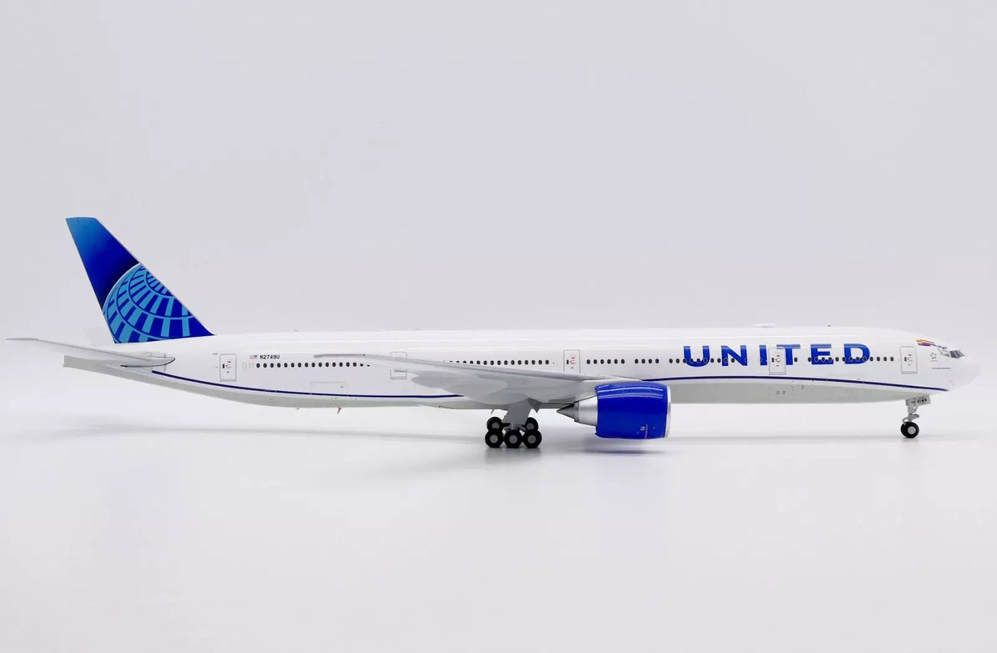 JC WINGS B777-300ER UNITED AIRLINES "SYDNEY WORLD PRIDE" REG: N2749U