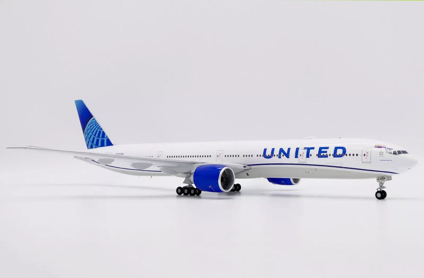 JC WINGS B777-300ER UNITED AIRLINES "SYDNEY WORLD PRIDE" REG: N2749U