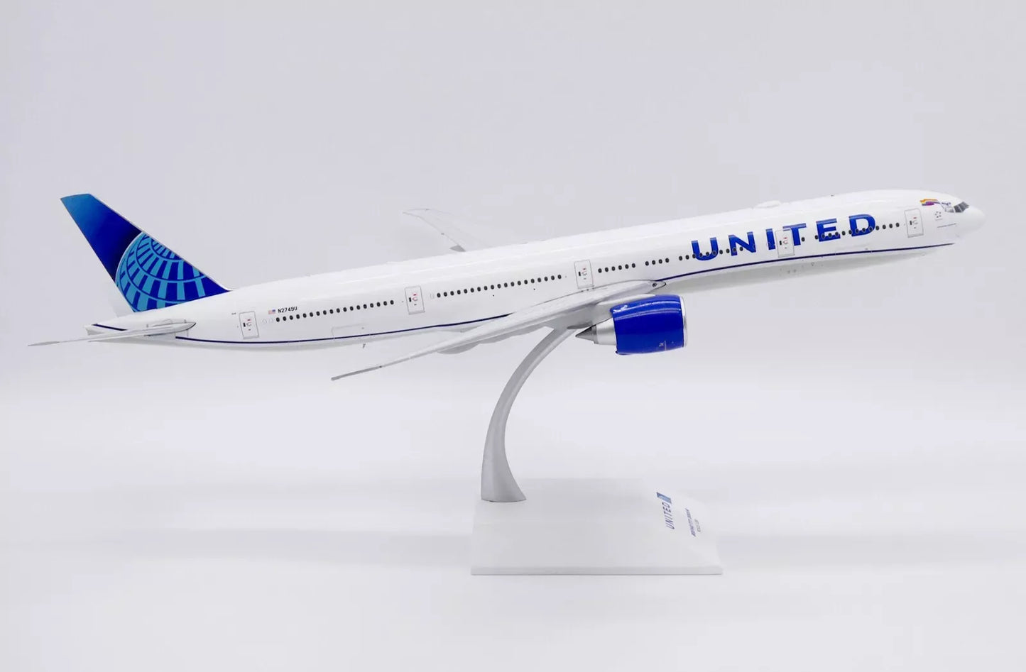 JC WINGS B777-300ER UNITED AIRLINES "SYDNEY WORLD PRIDE" REG: N2749U