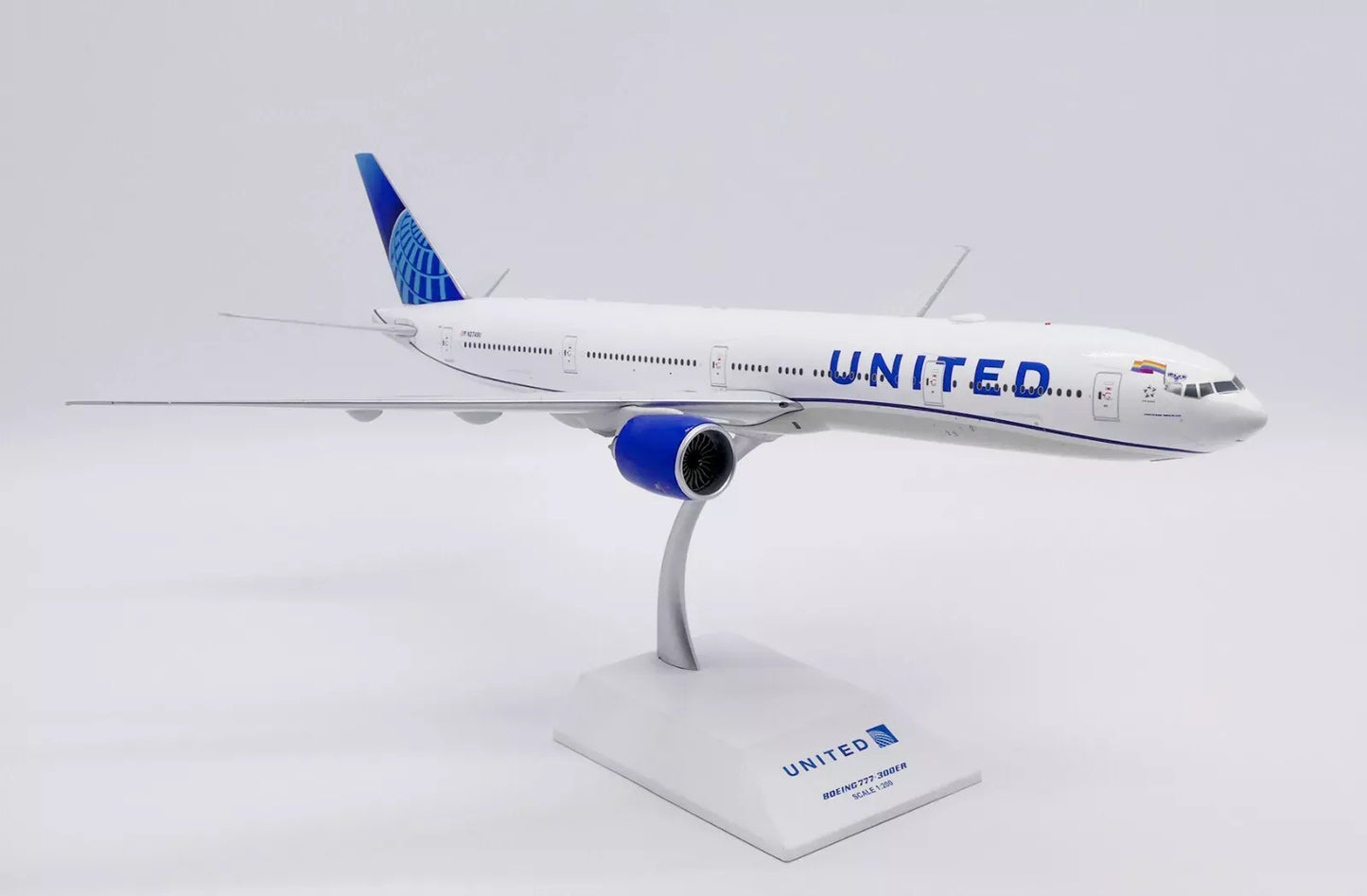 JC WINGS B777-300ER UNITED AIRLINES "SYDNEY WORLD PRIDE" REG: N2749U