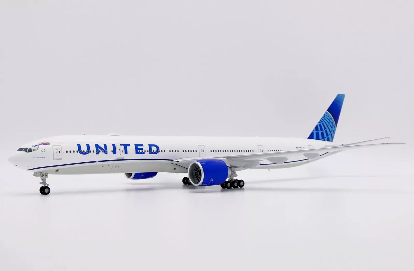 JC WINGS B777-300ER UNITED AIRLINES "SYDNEY WORLD PRIDE" REG: N2749U