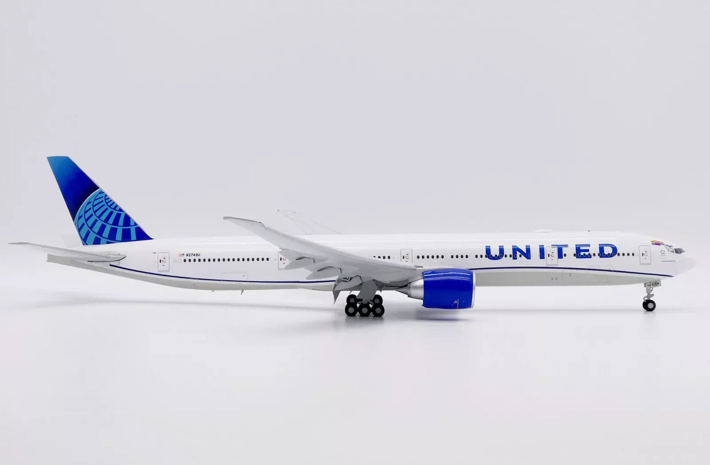 JC WINGS B777-300ER UNITED AIRLINES "SYDNEY WORLD PRIDE" REG: N2749U