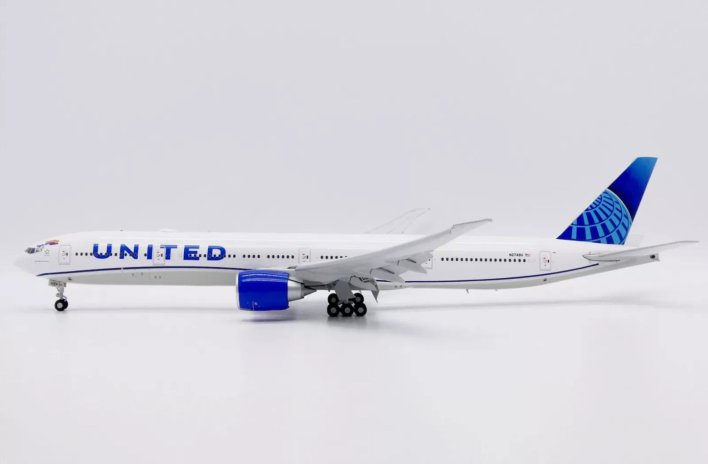 JC WINGS B777-300ER UNITED AIRLINES "SYDNEY WORLD PRIDE" REG: N2749U