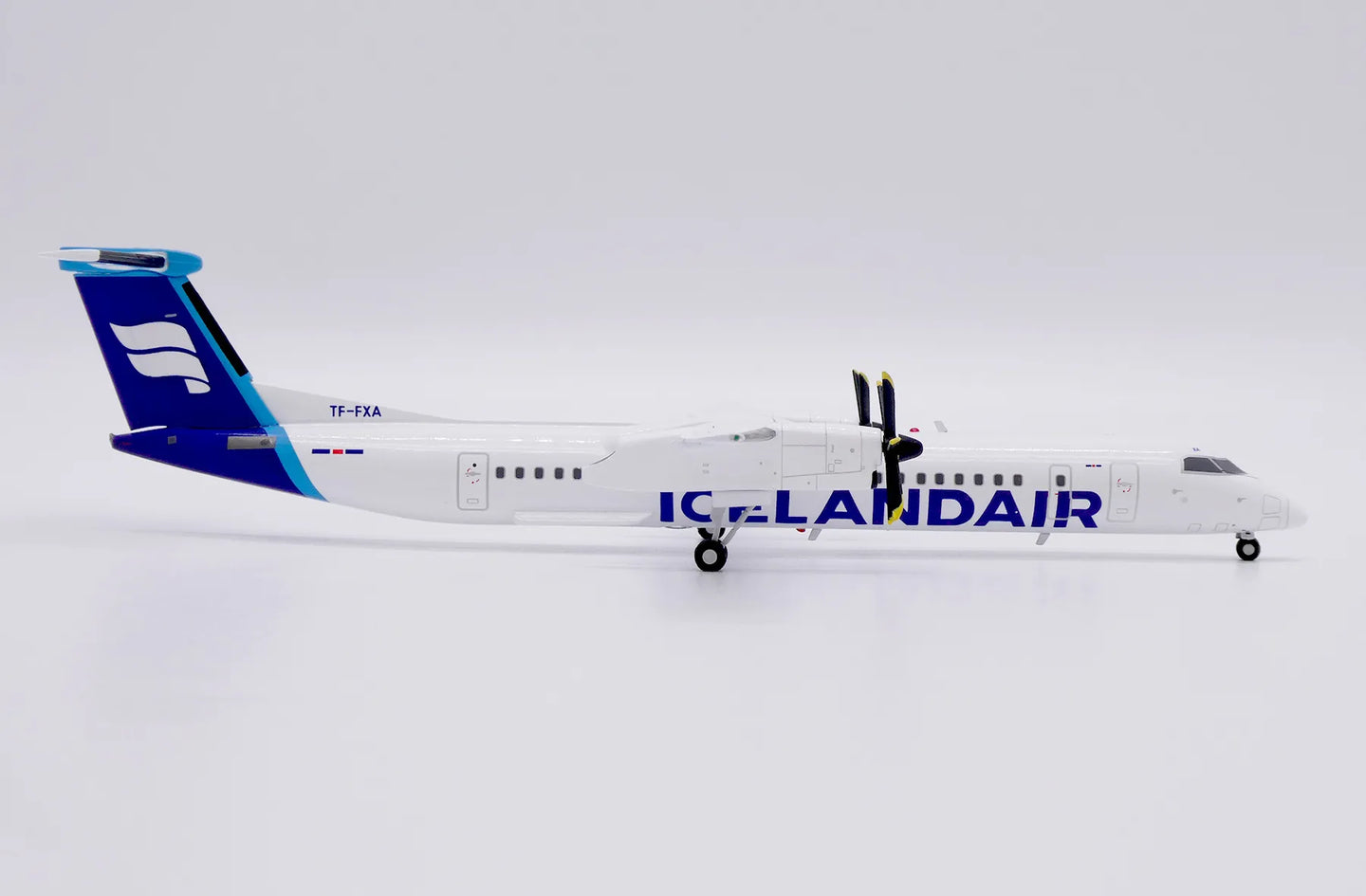JC WINGS DASH 8-Q402 ICELANDAIR BOMBARDIER REG: TF-FXA