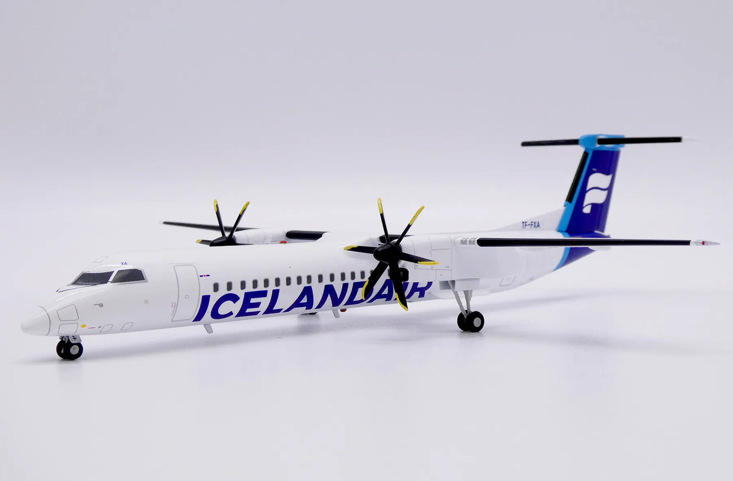 JC WINGS DASH 8-Q402 ICELANDAIR BOMBARDIER REG: TF-FXA