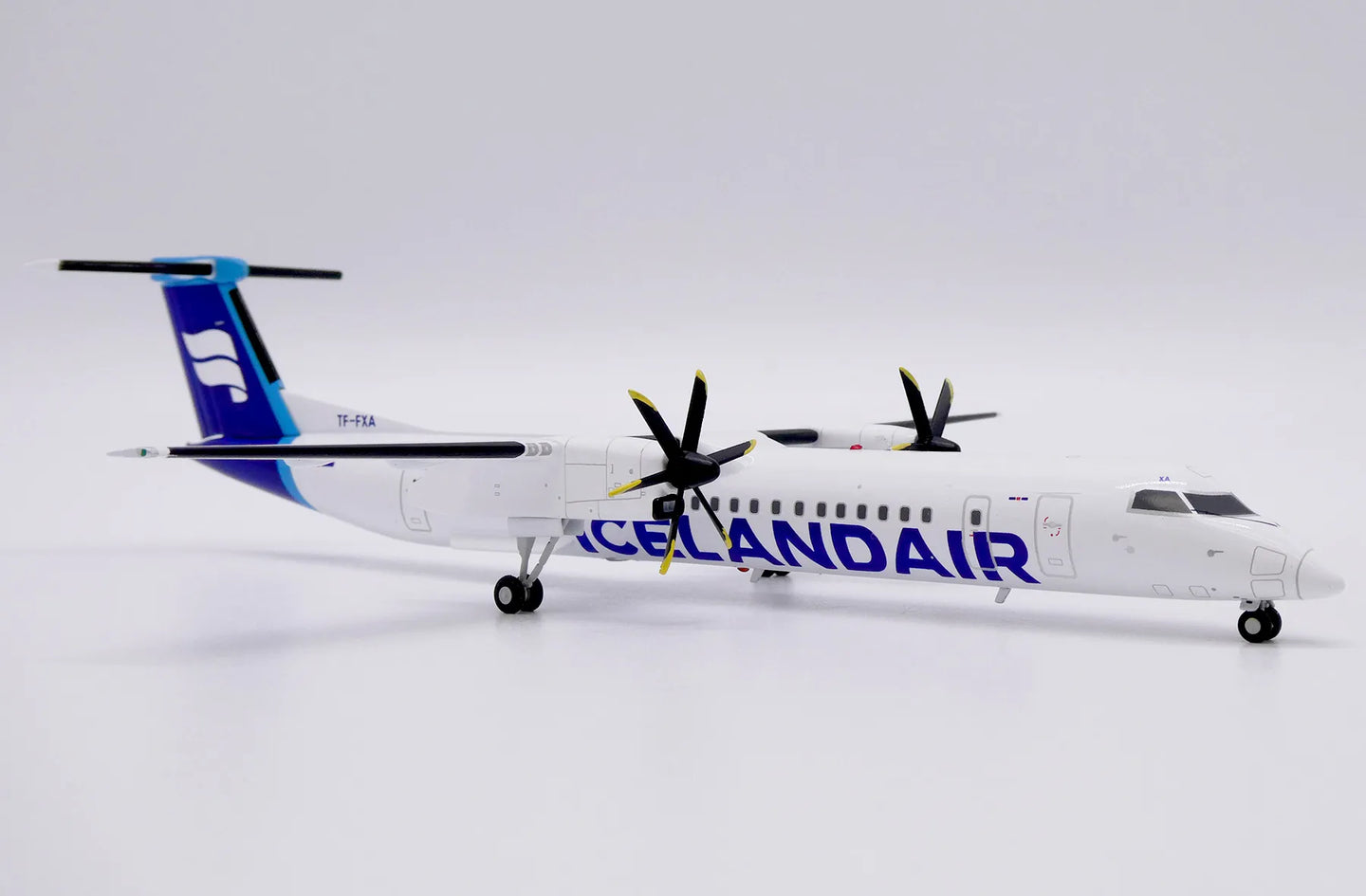 JC WINGS DASH 8-Q402 ICELANDAIR BOMBARDIER REG: TF-FXA