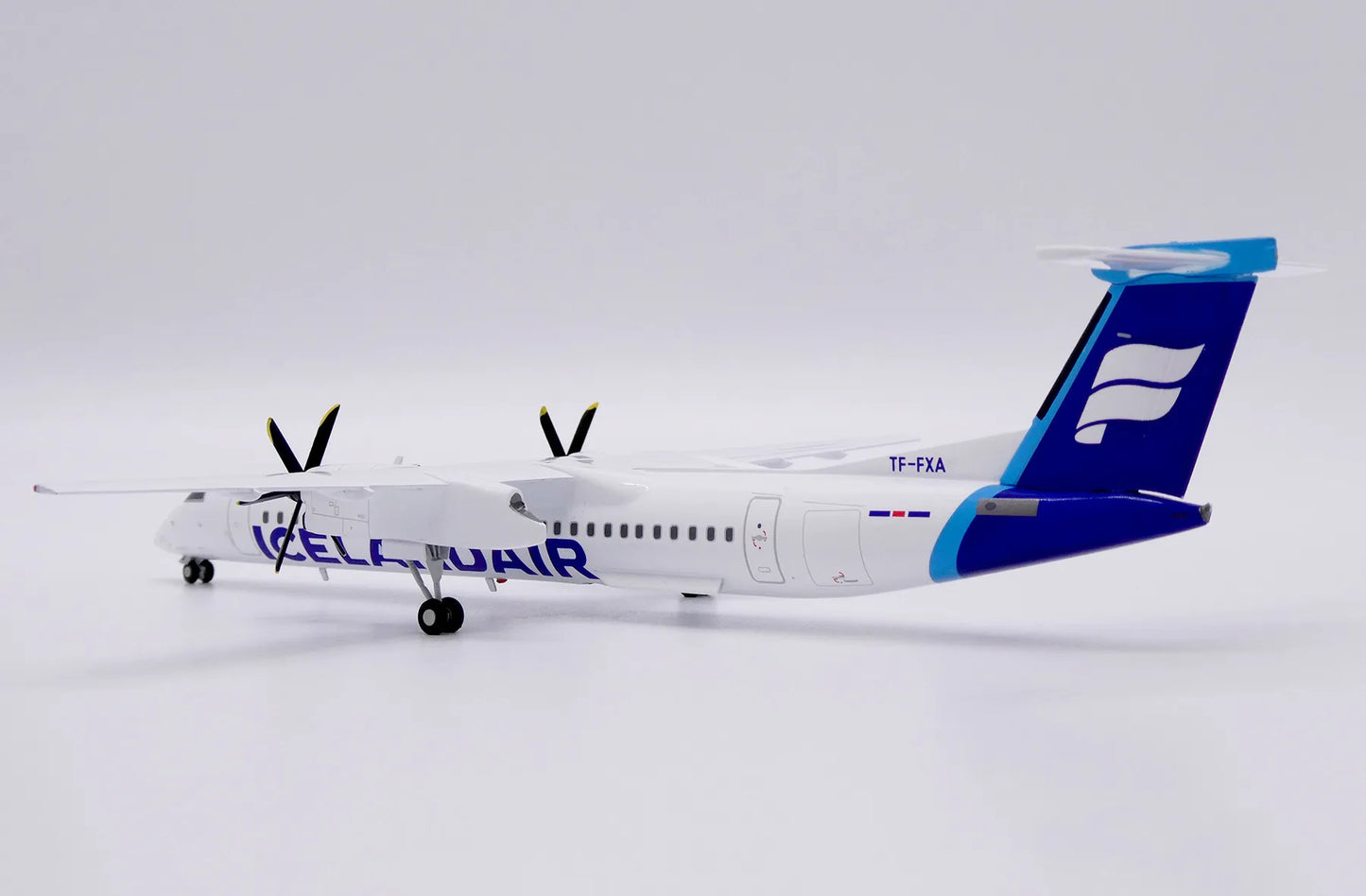 JC WINGS DASH 8-Q402 ICELANDAIR BOMBARDIER REG: TF-FXA