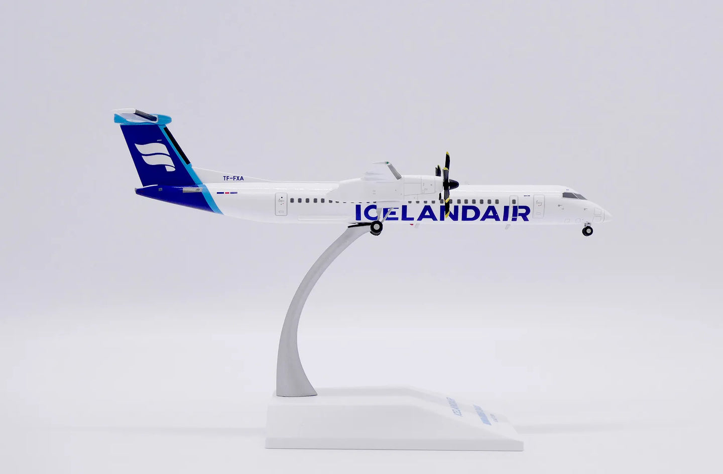 JC WINGS DASH 8-Q402 ICELANDAIR BOMBARDIER REG: TF-FXA