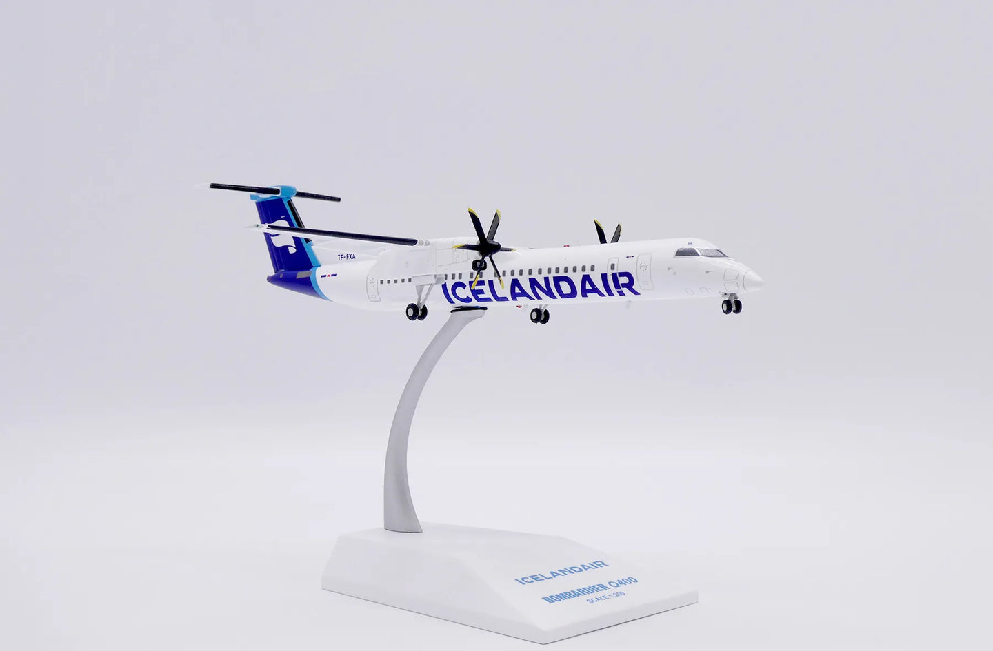JC WINGS DASH 8-Q402 ICELANDAIR BOMBARDIER REG: TF-FXA