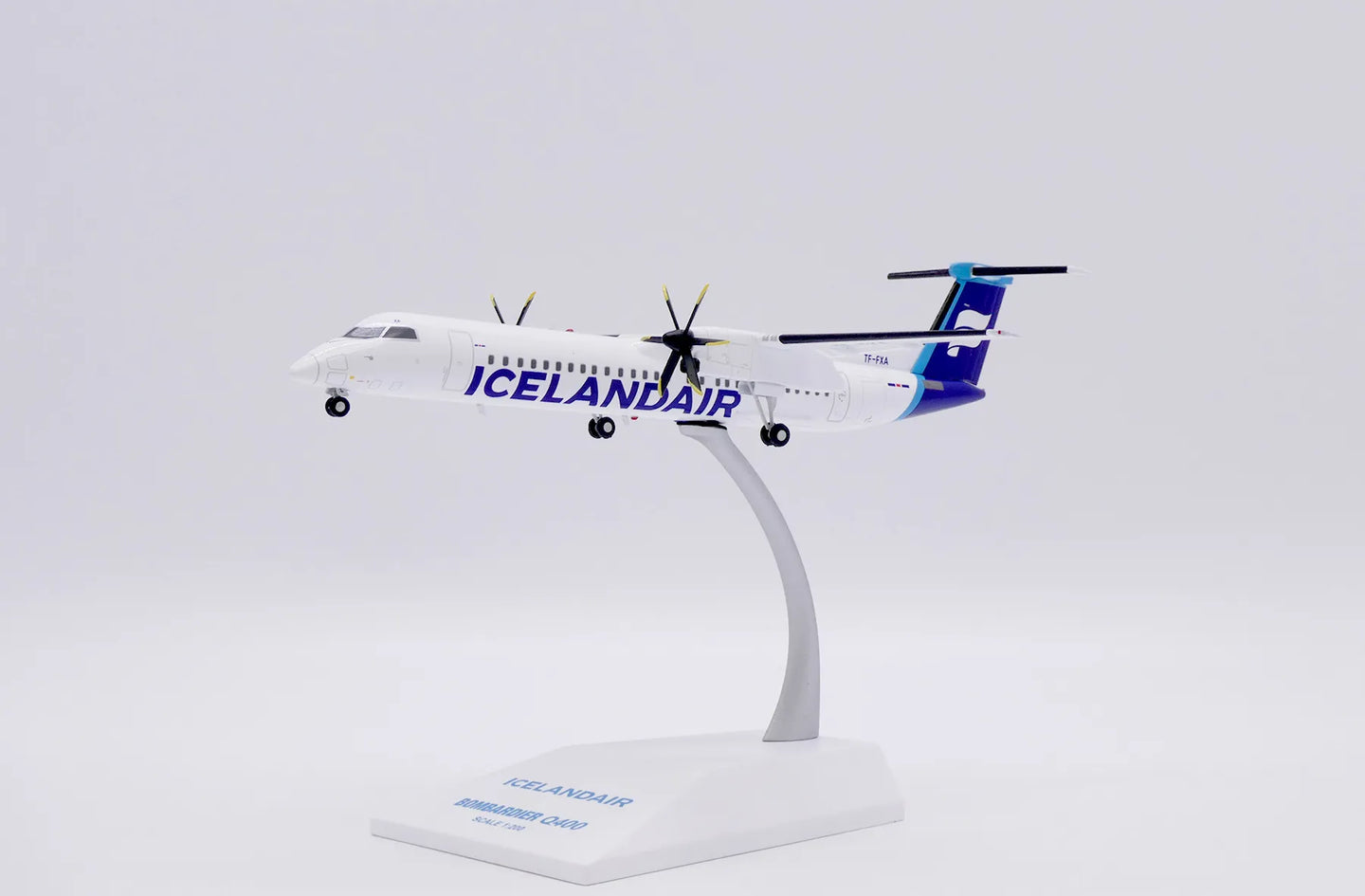 JC WINGS DASH 8-Q402 ICELANDAIR BOMBARDIER REG: TF-FXA