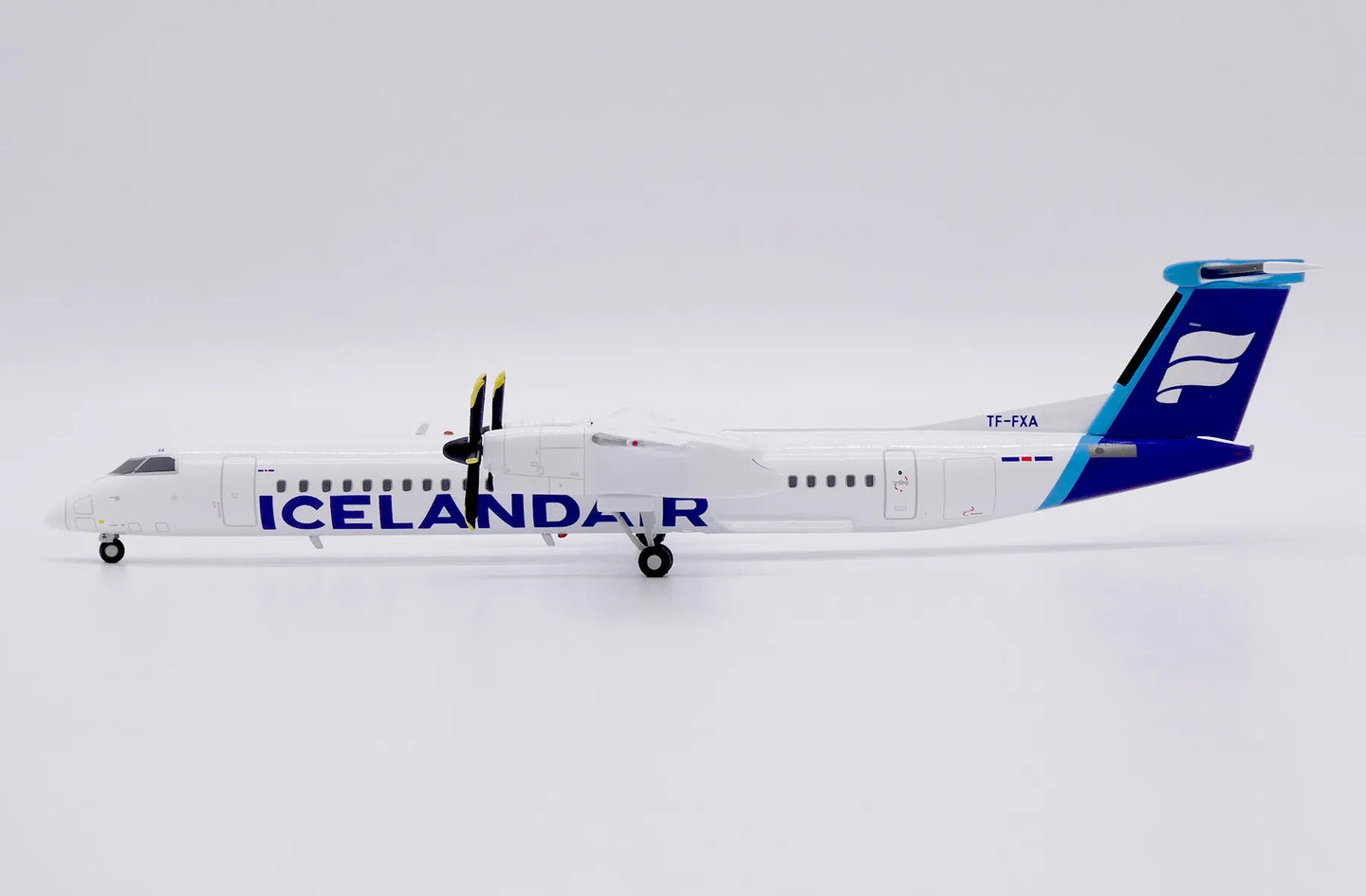 JC WINGS DASH 8-Q402 ICELANDAIR BOMBARDIER REG: TF-FXA