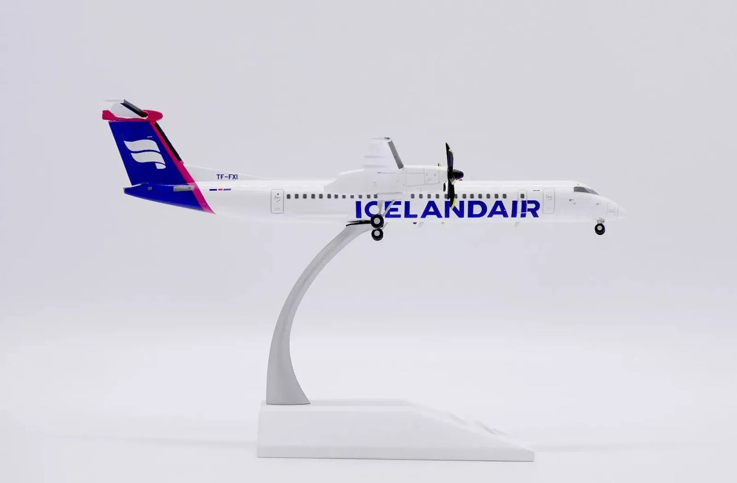 JC WINGS DASH 8-Q400 ICELANDAIR REG: TF-FXI