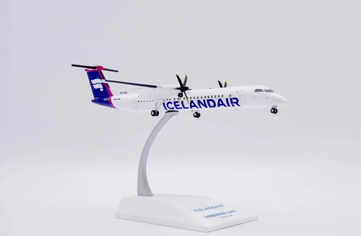 JC WINGS DASH 8-Q400 ICELANDAIR REG: TF-FXI