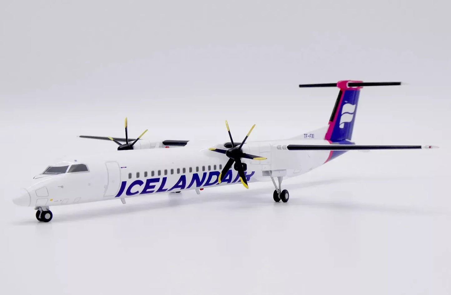 JC WINGS DASH 8-Q400 ICELANDAIR REG: TF-FXI