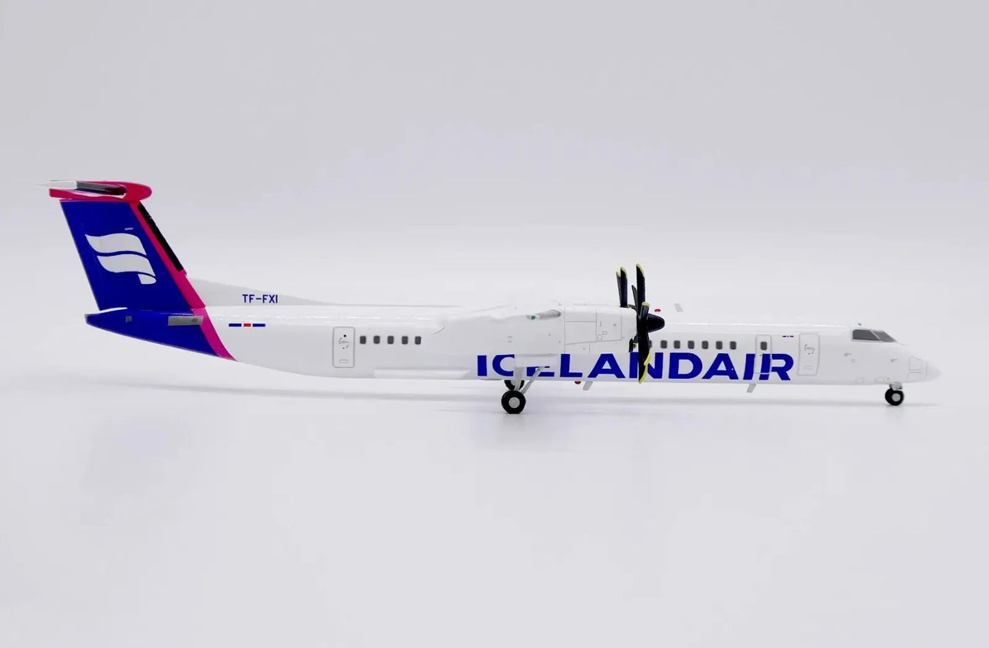 JC WINGS DASH 8-Q400 ICELANDAIR REG: TF-FXI