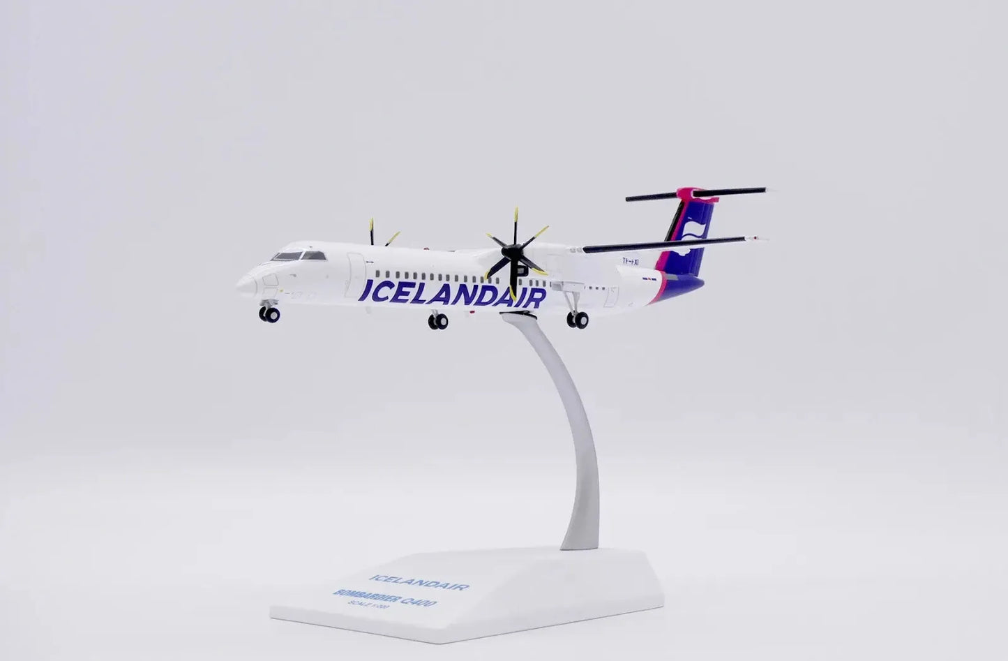 JC WINGS DASH 8-Q400 ICELANDAIR REG: TF-FXI