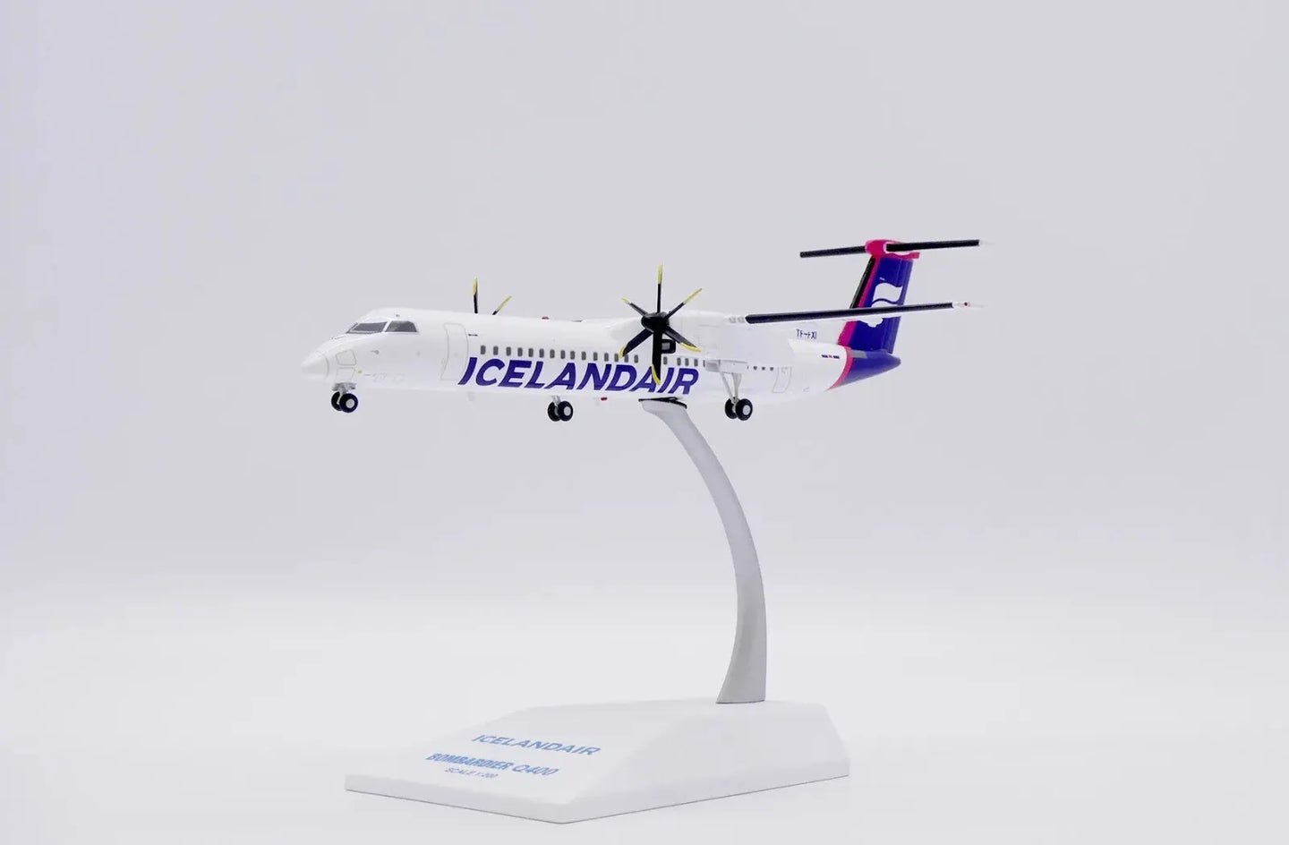 JC WINGS DASH 8-Q400 ICELANDAIR REG: TF-FXI