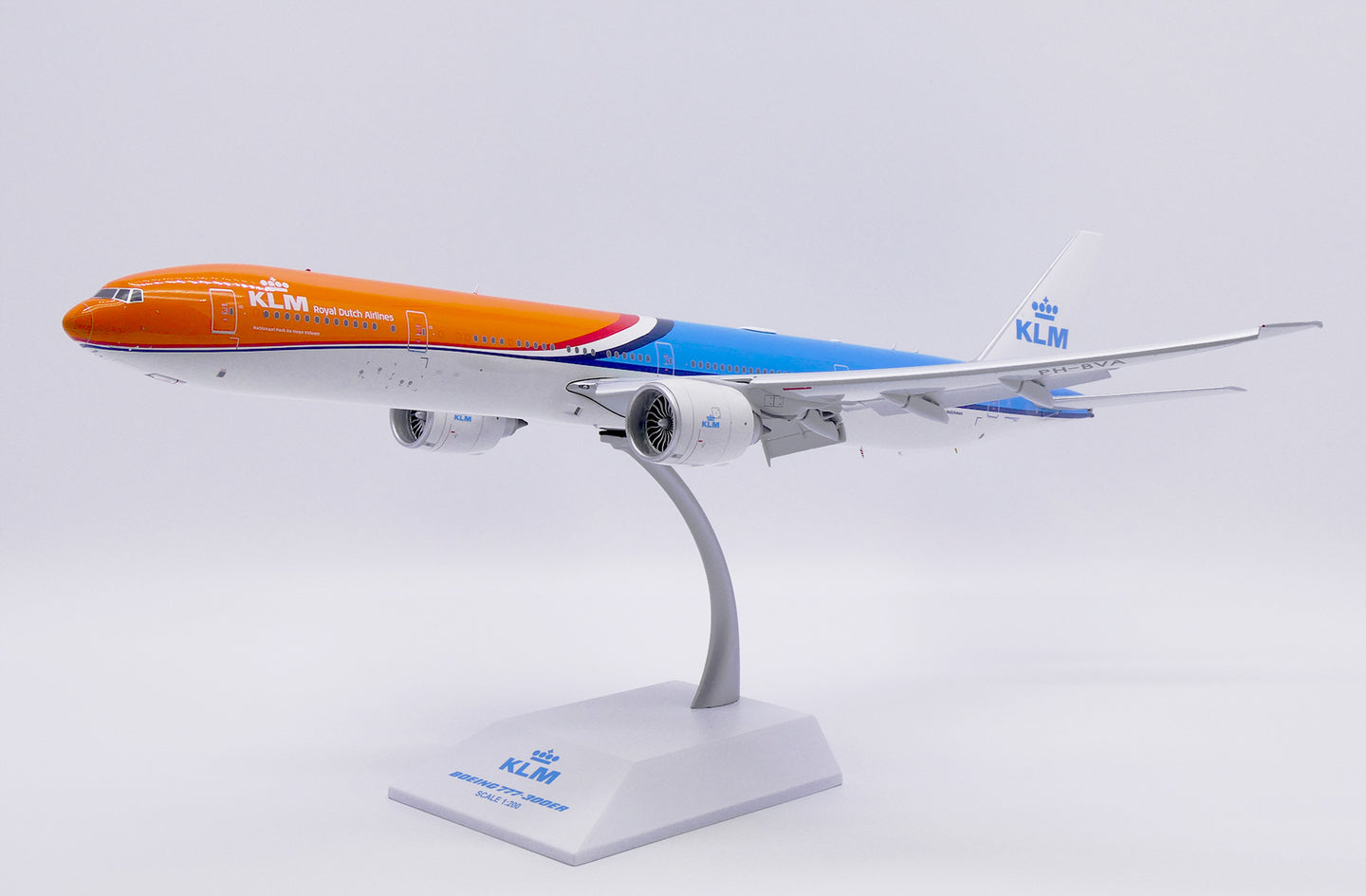 JC WINGS B777-300ER ROYAL DUTCH AIRLINES (KLM) "ORANGE PRIDE" (FLAPS DOWN) REG: PH-BVA