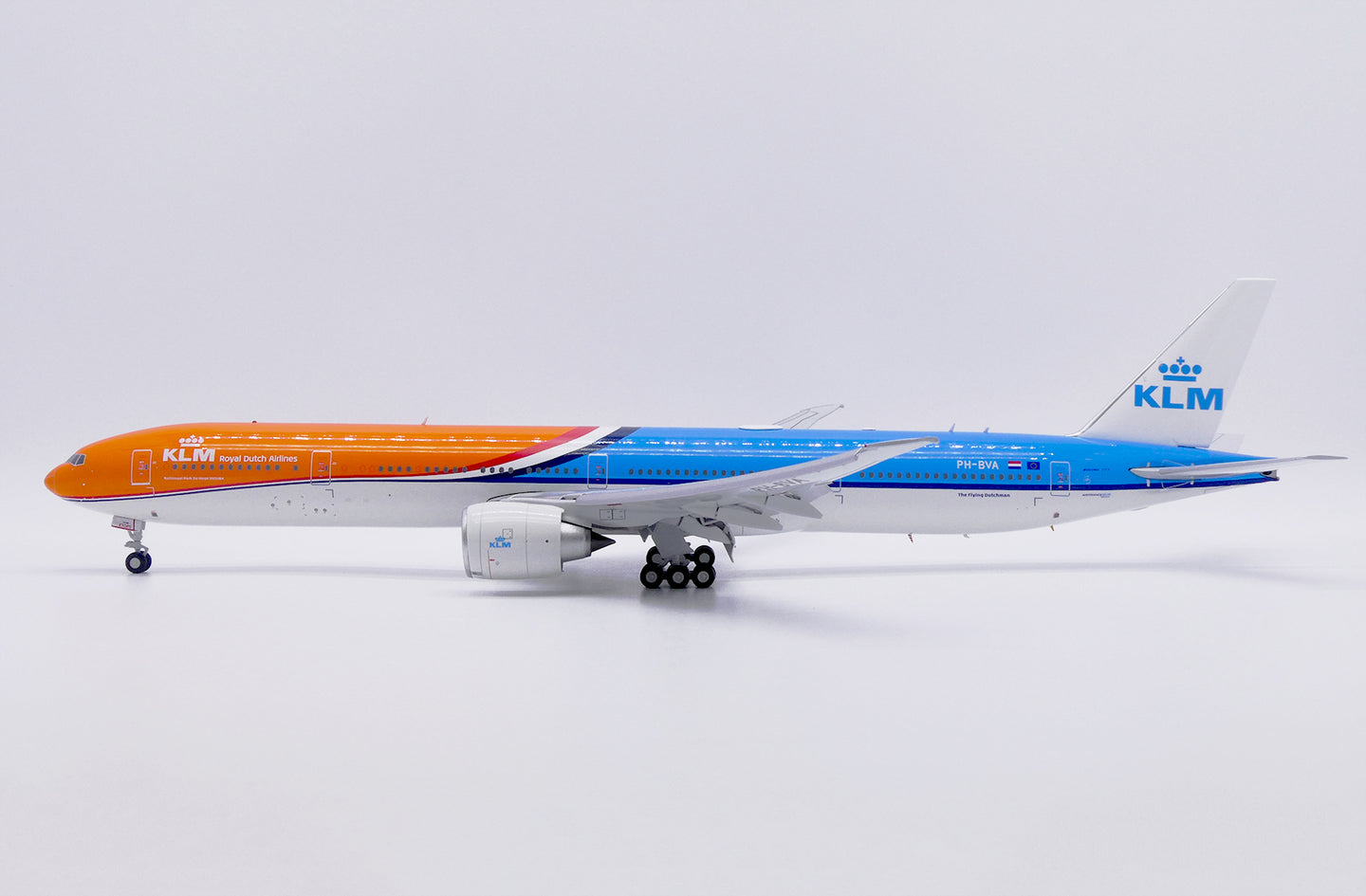 JC WINGS B777-300ER ROYAL DUTCH AIRLINES (KLM) "ORANGE PRIDE" (FLAPS DOWN) REG: PH-BVA