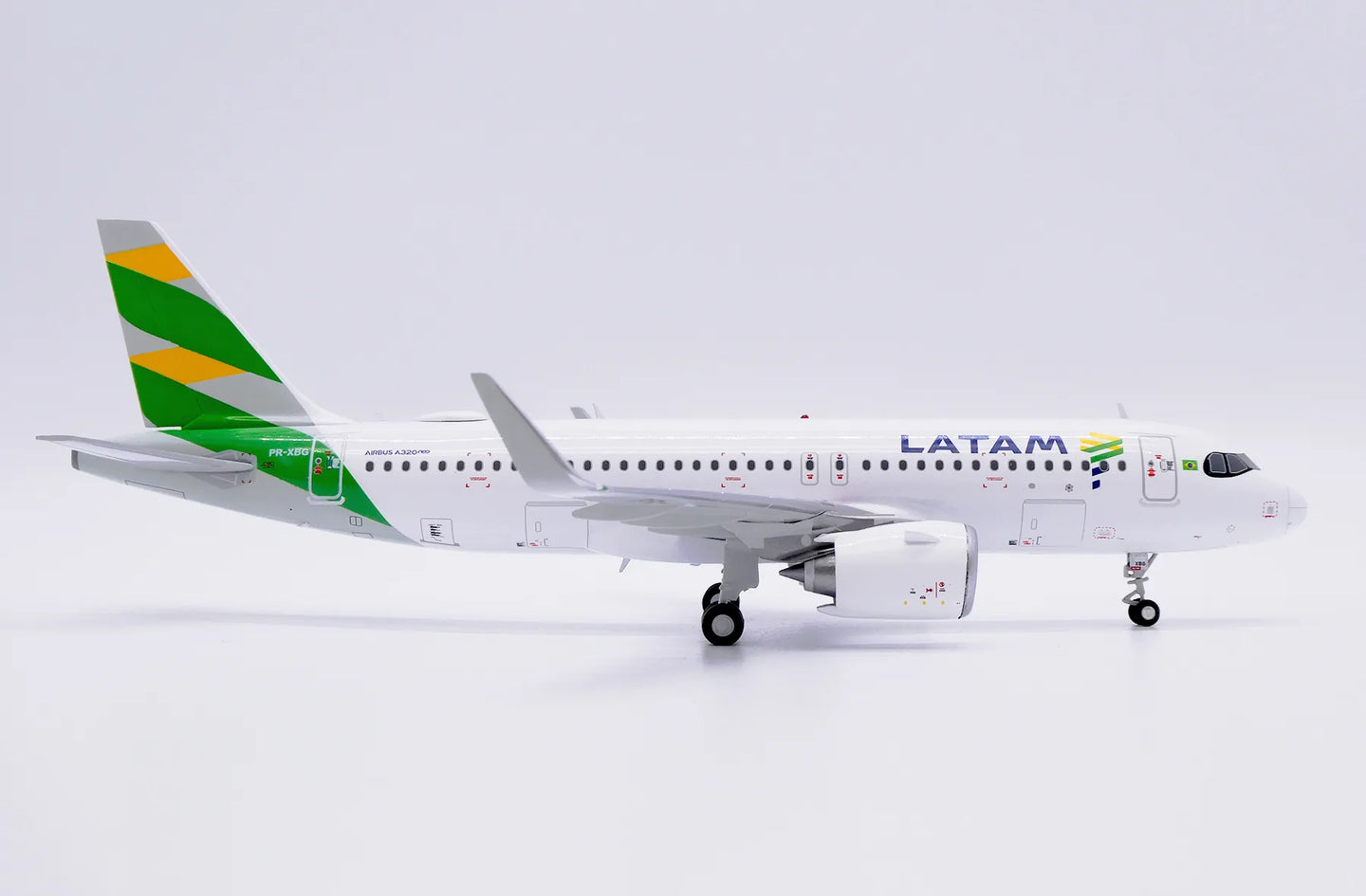 JC WINGS A320NEO LATAM "BRAZIL FLAG" REG: PR-XBG