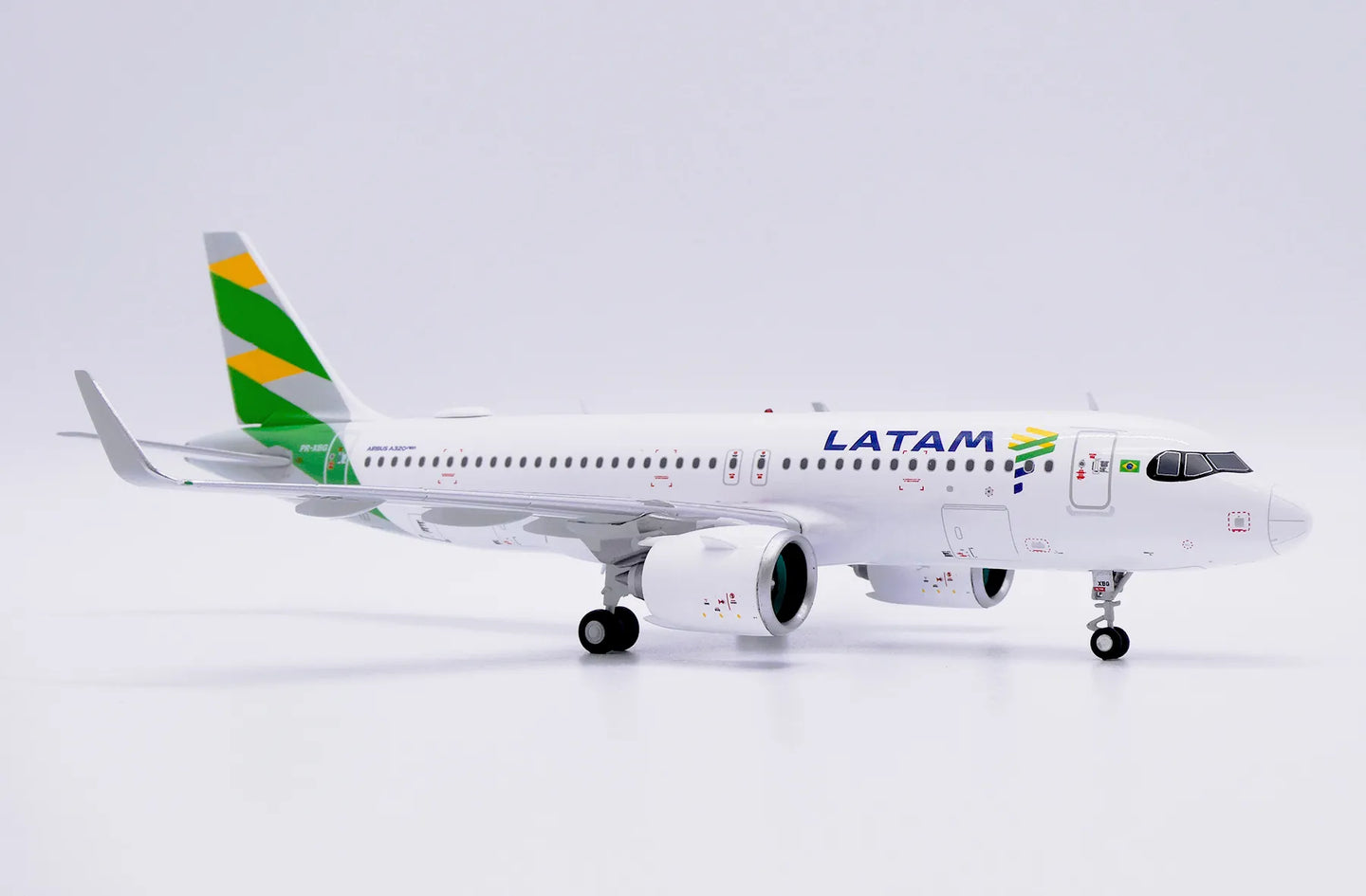 JC WINGS A320NEO LATAM "BRAZIL FLAG" REG: PR-XBG