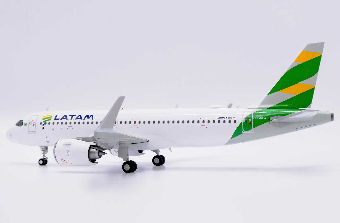 JC WINGS A320NEO LATAM "BRAZIL FLAG" REG: PR-XBG