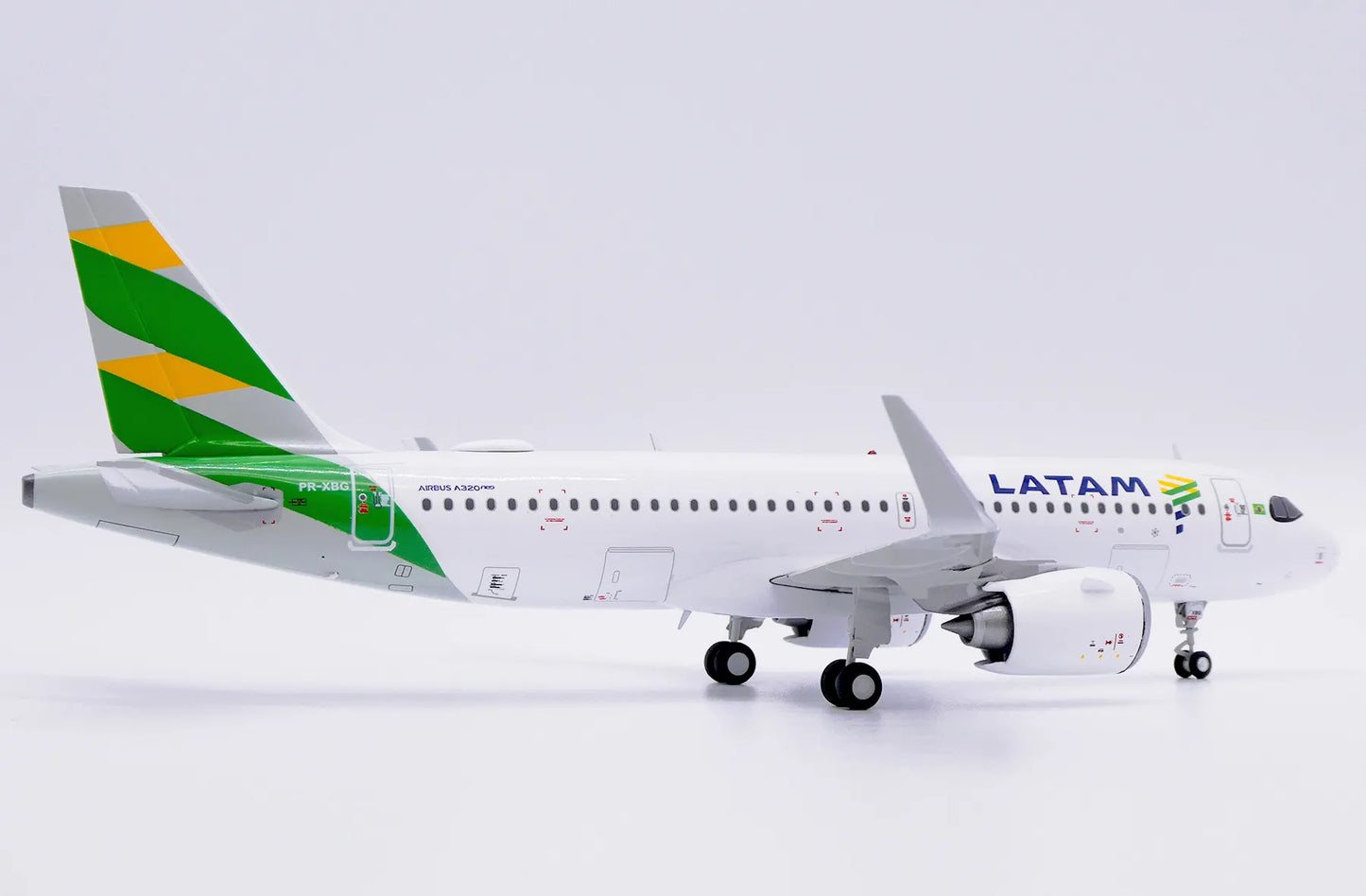 JC WINGS A320NEO LATAM "BRAZIL FLAG" REG: PR-XBG