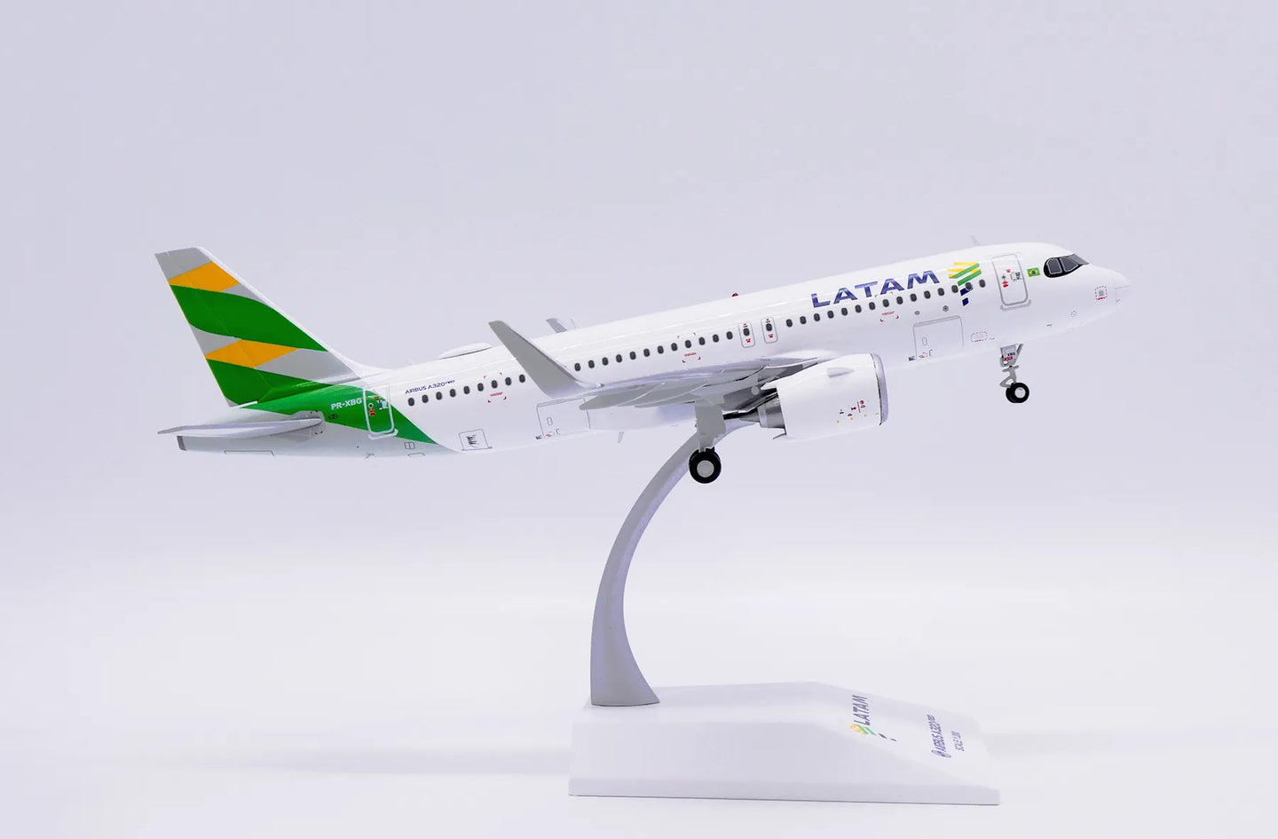 JC WINGS A320NEO LATAM "BRAZIL FLAG" REG: PR-XBG